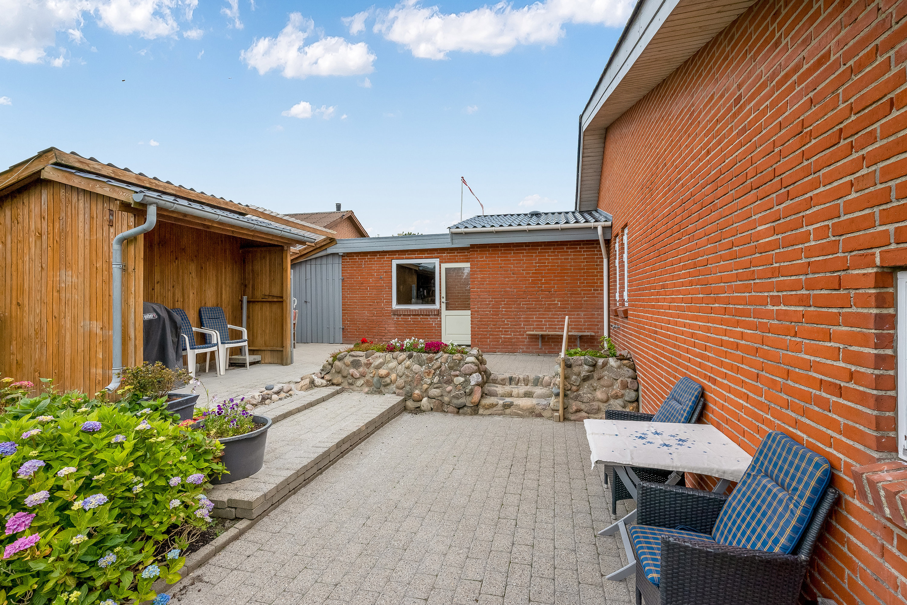 Fremhævet terrasse billede i fuldskærmstilstand. Billede af Drosselvej 25, 7650 Bøvlingbjerg