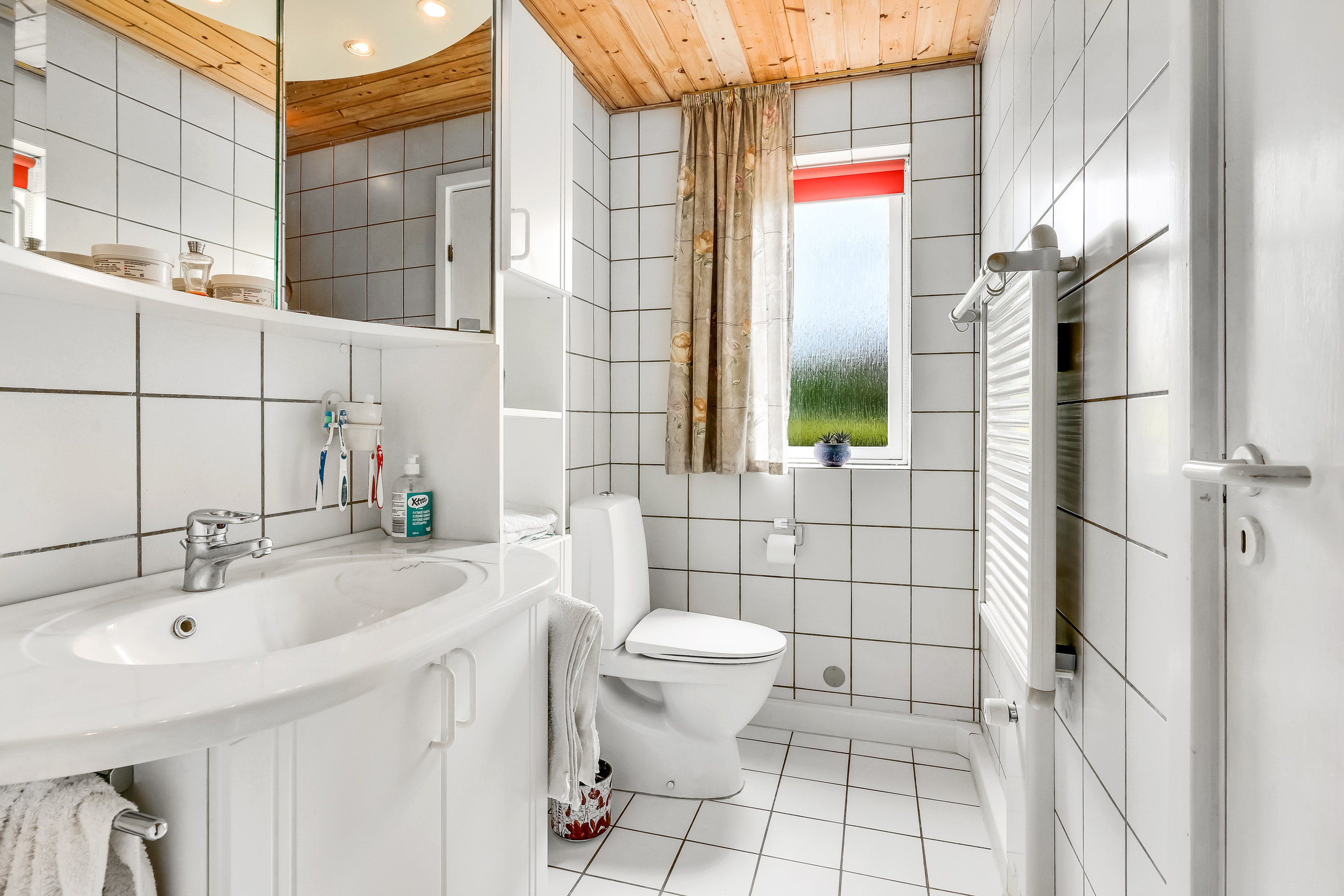 Fremhævet badeværelse billede i fuldskærmstilstand. Billede af Drosselvej 25, 7650 Bøvlingbjerg