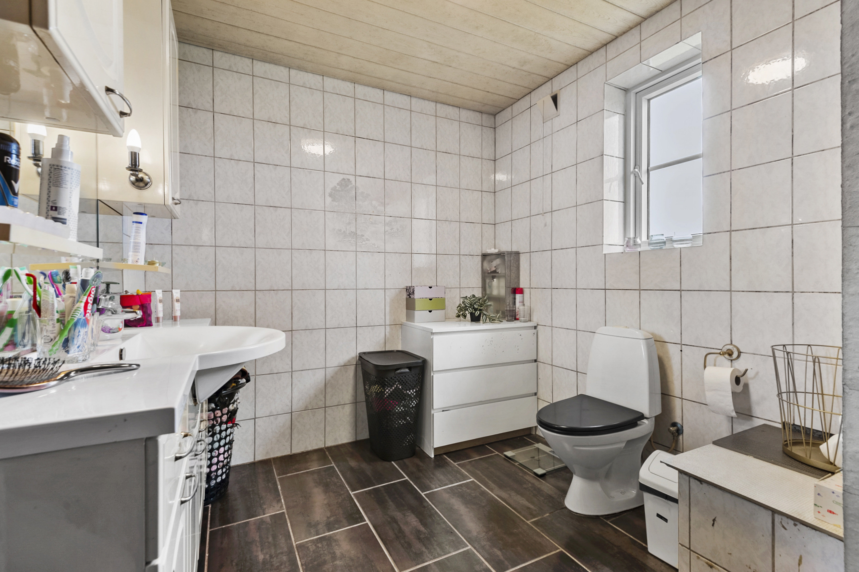 Fremhævet badeværelse billede i fuldskærmstilstand. Billede af Kirkegade 16, Alslev, 6800 Varde