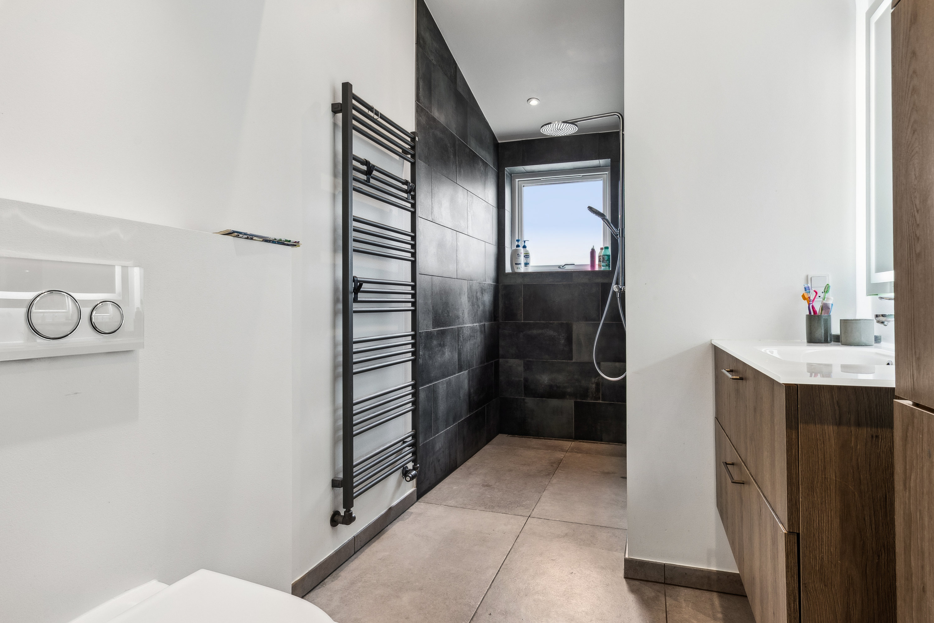 Fremhævet badeværelse billede i fuldskærmstilstand. Billede af Grønningen 9, Tåstrup, 8410 Rønde