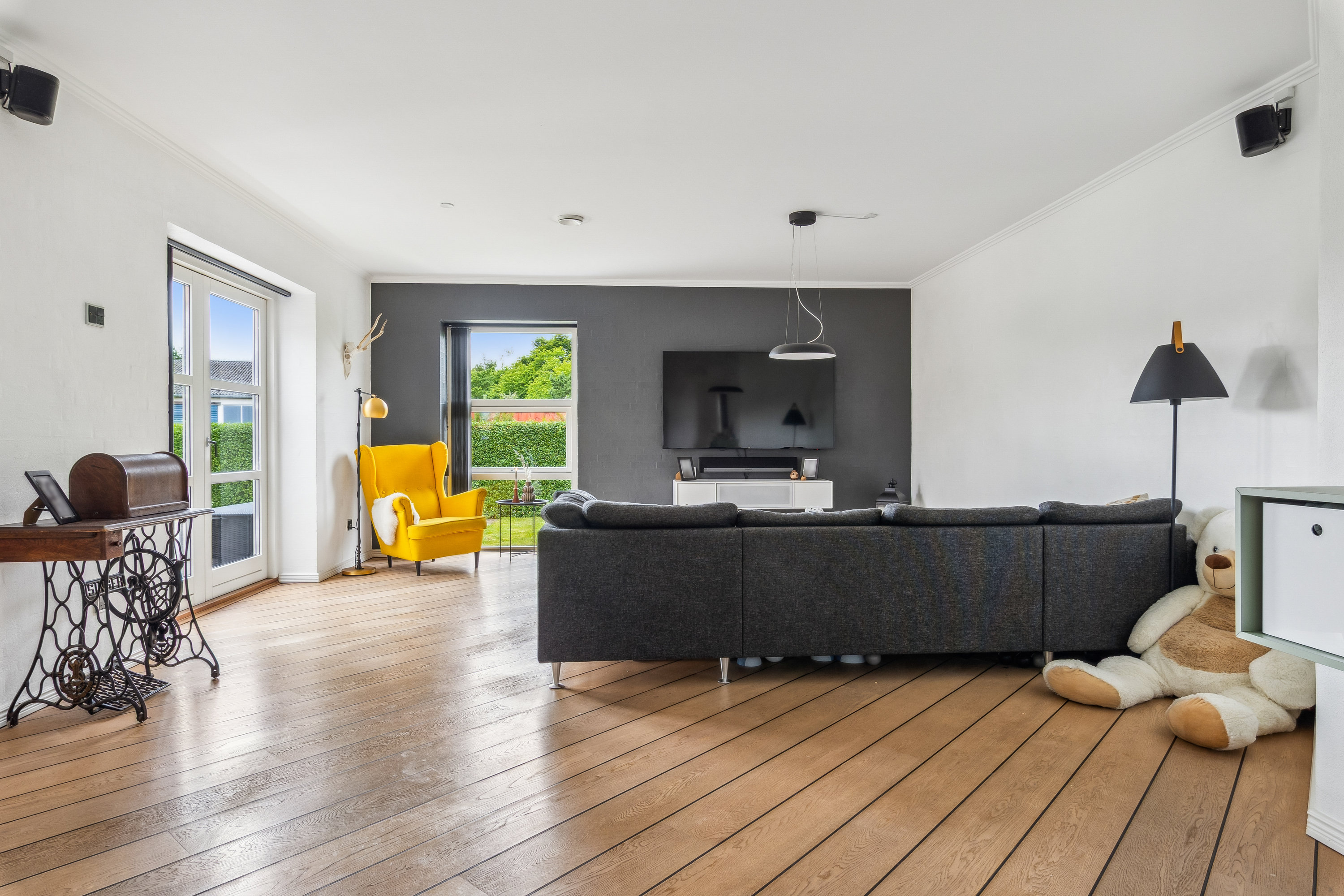 Fremhævet stue billede i fuldskærmstilstand. Billede af Venusvej 1, 8970 Havndal