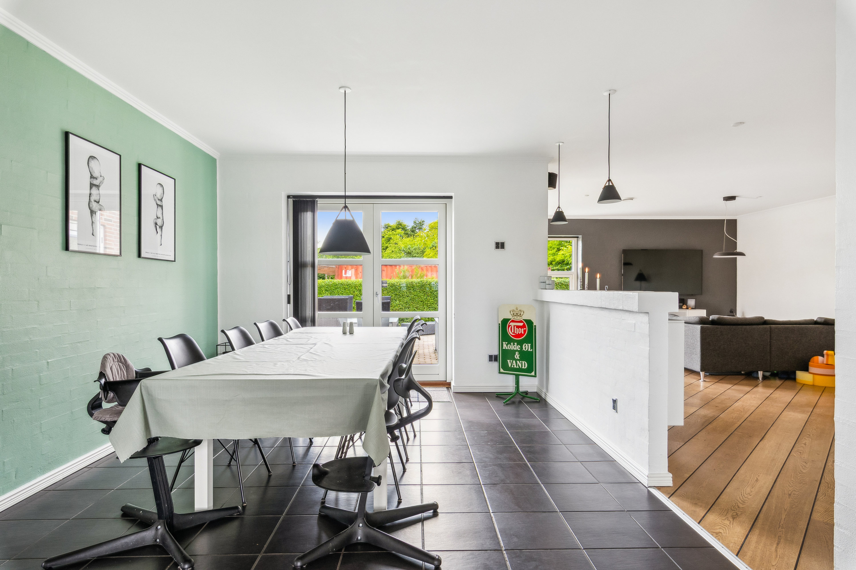 Fremhævet stue billede i fuldskærmstilstand. Billede af Venusvej 1, 8970 Havndal