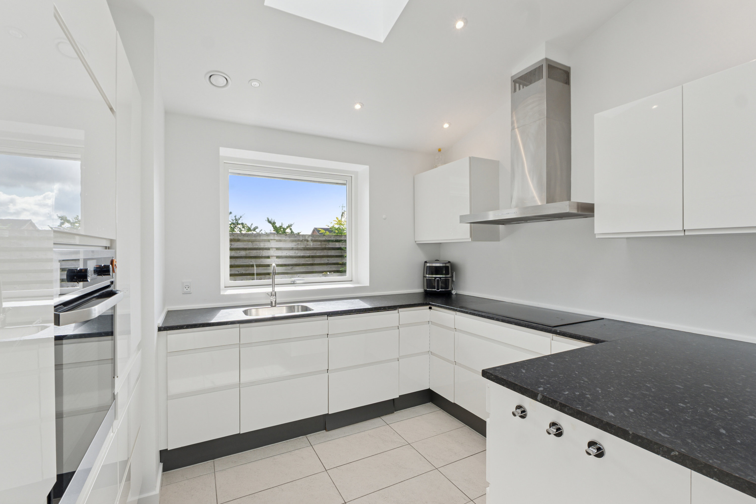 Fremhævet køkken billede i fuldskærmstilstand. Billede af Bjerringbrovej 111, 2610 Rødovre