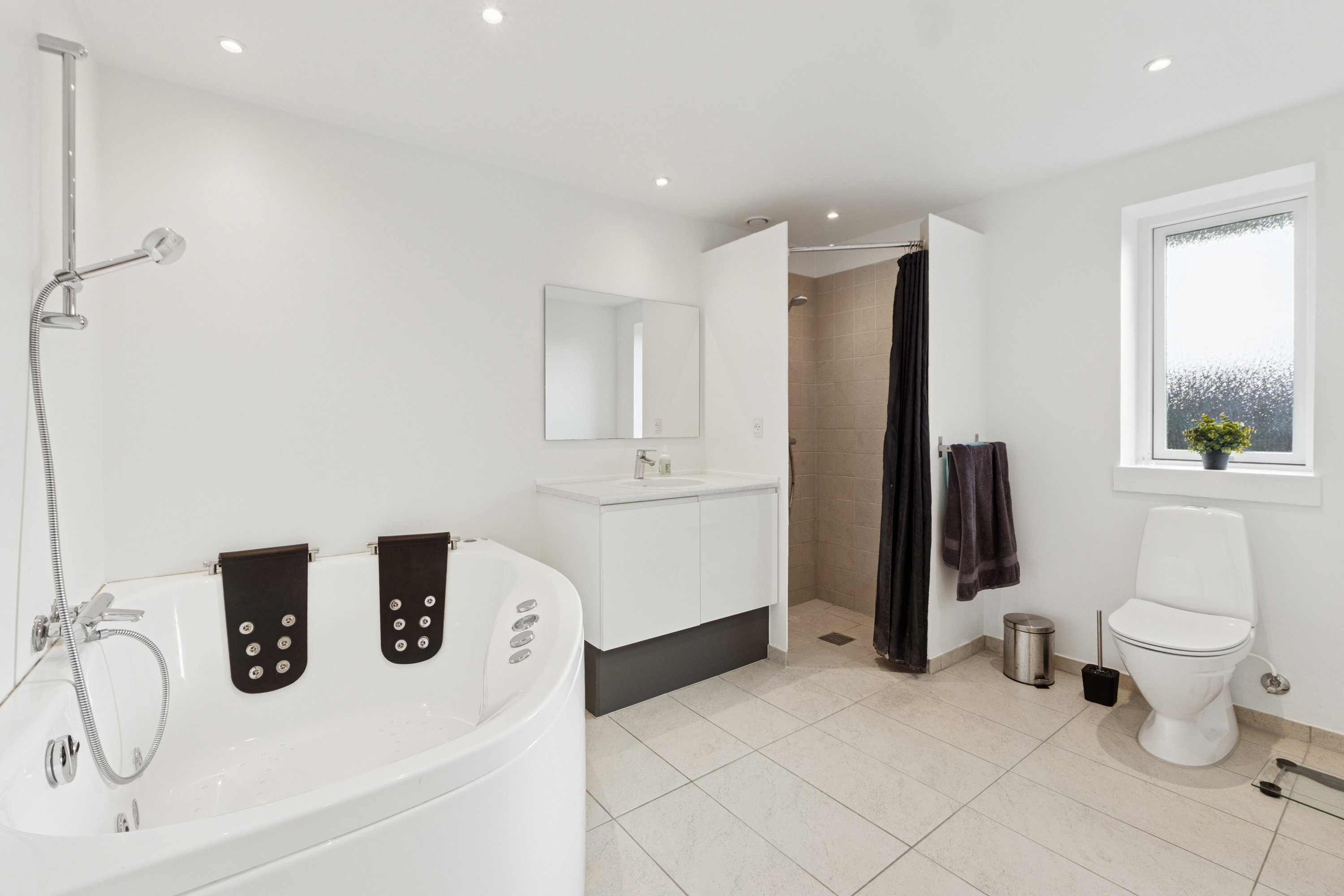 Fremhævet badeværelse billede i fuldskærmstilstand. Billede af Bjerringbrovej 111, 2610 Rødovre