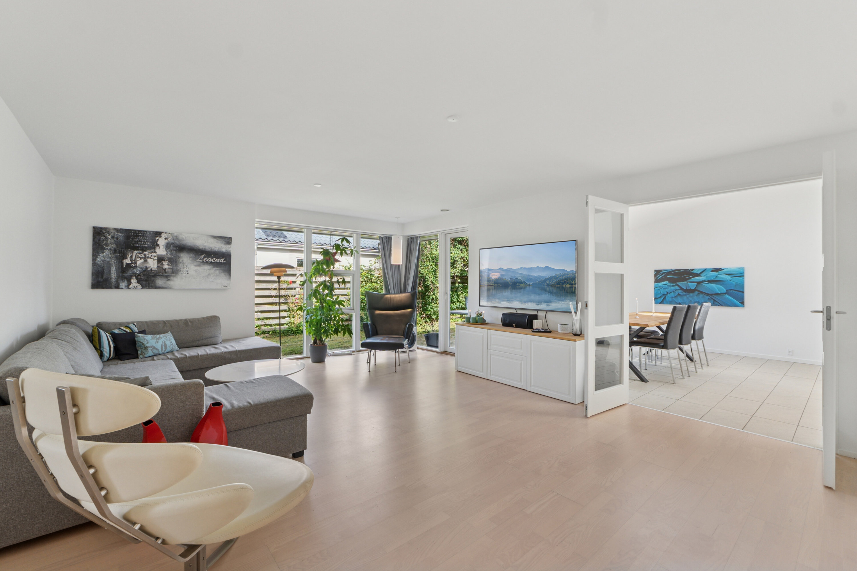 Fremhævet stue billede i fuldskærmstilstand. Billede af Bjerringbrovej 111, 2610 Rødovre