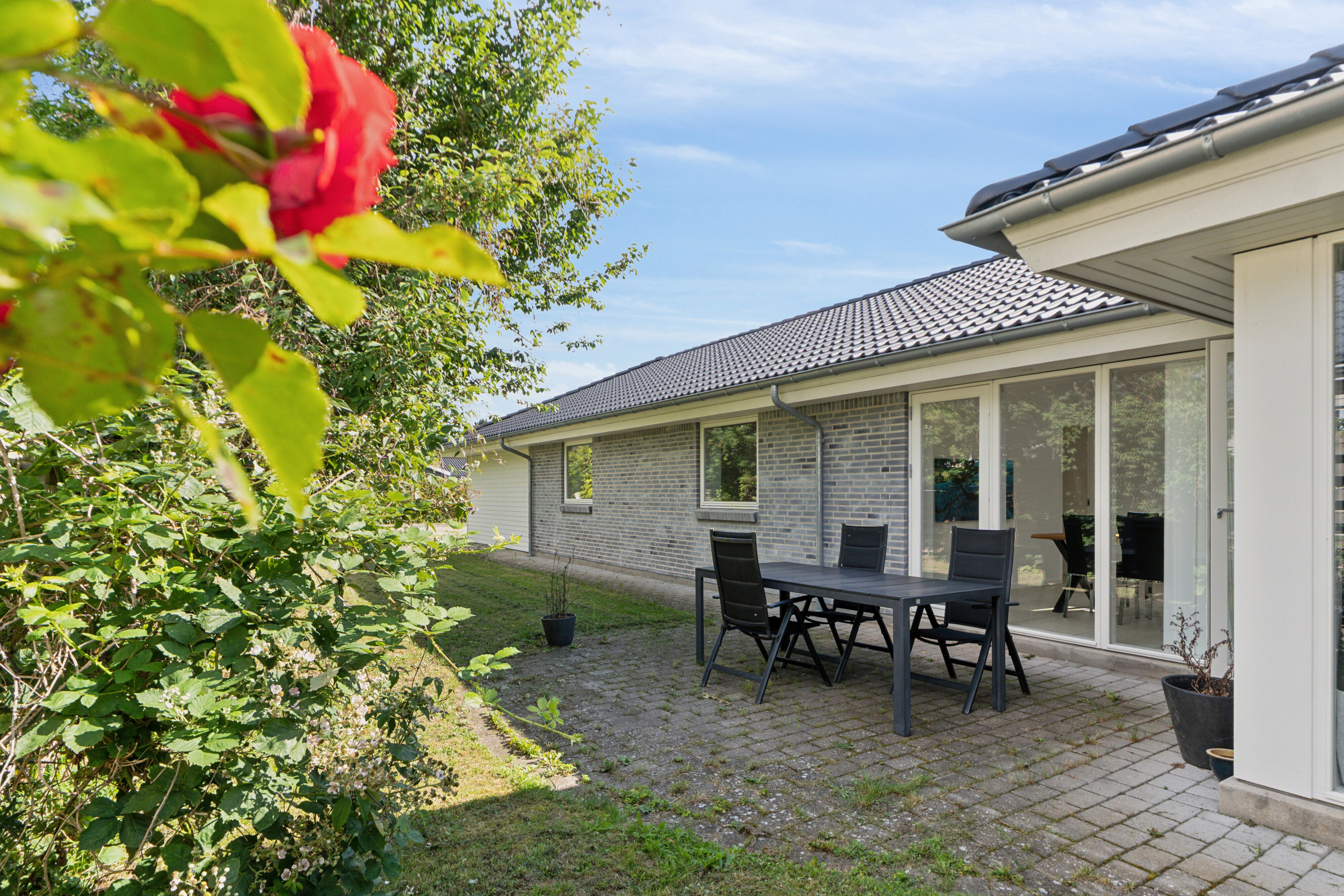 Fremhævet terrasse billede i fuldskærmstilstand. Billede af Bjerringbrovej 111, 2610 Rødovre