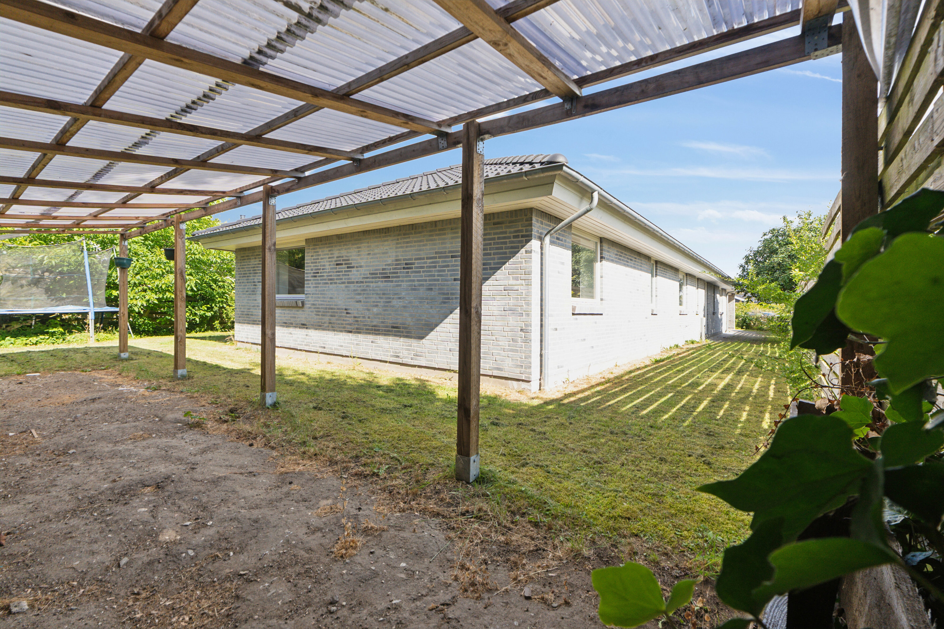 Fremhævet udendørs billede i fuldskærmstilstand. Billede af Bjerringbrovej 111, 2610 Rødovre