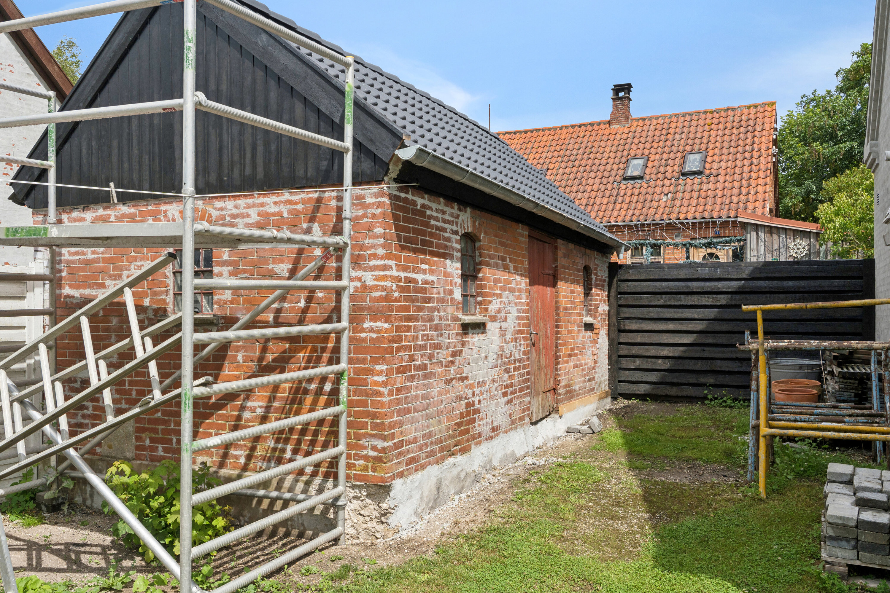 Fremhævet udendørs billede i fuldskærmstilstand. Billede af Kærvej 4, 4653 Karise