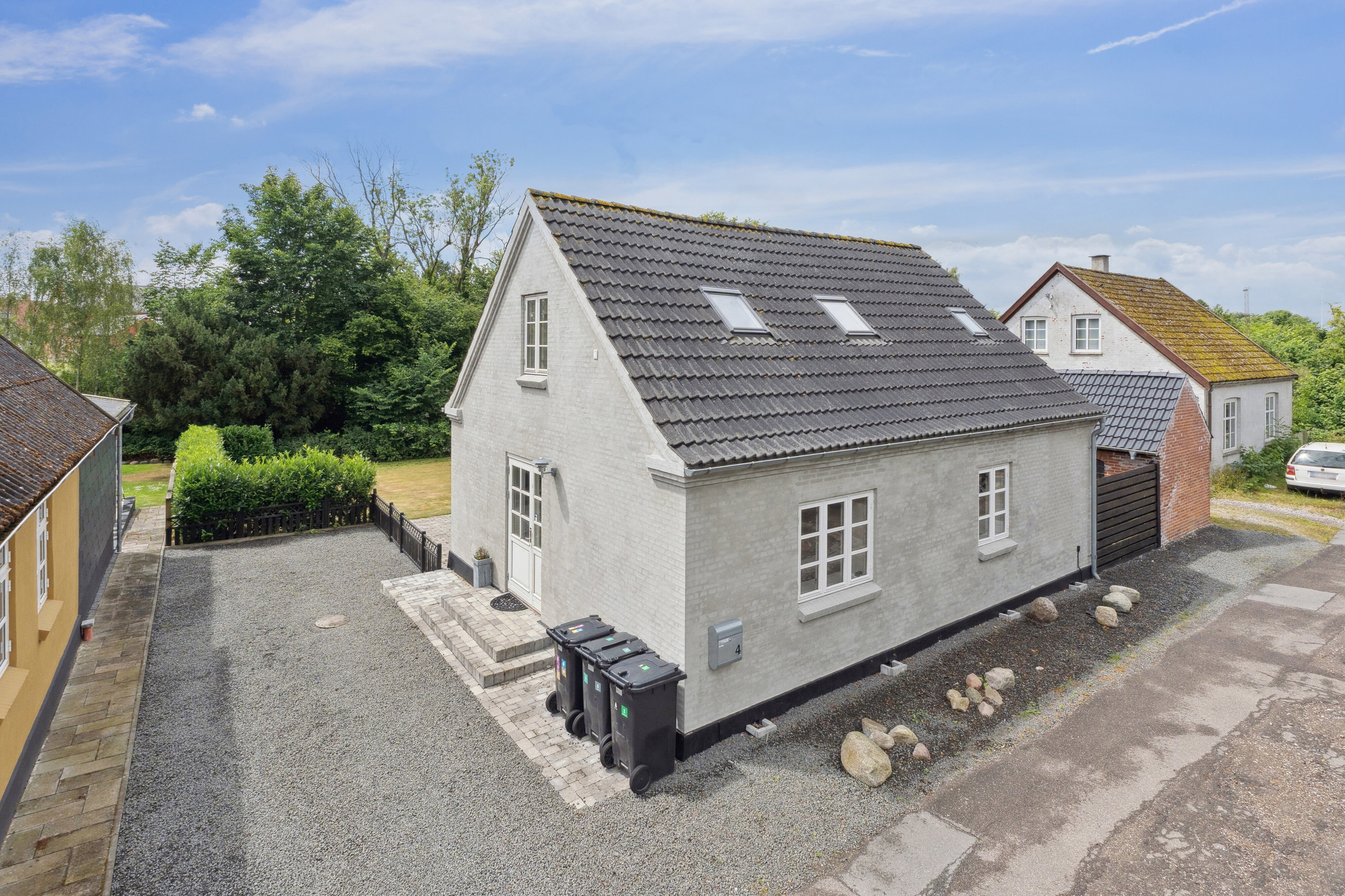 Fremhævet set fra vejen billede i fuldskærmstilstand. Billede af Kærvej 4, 4653 Karise