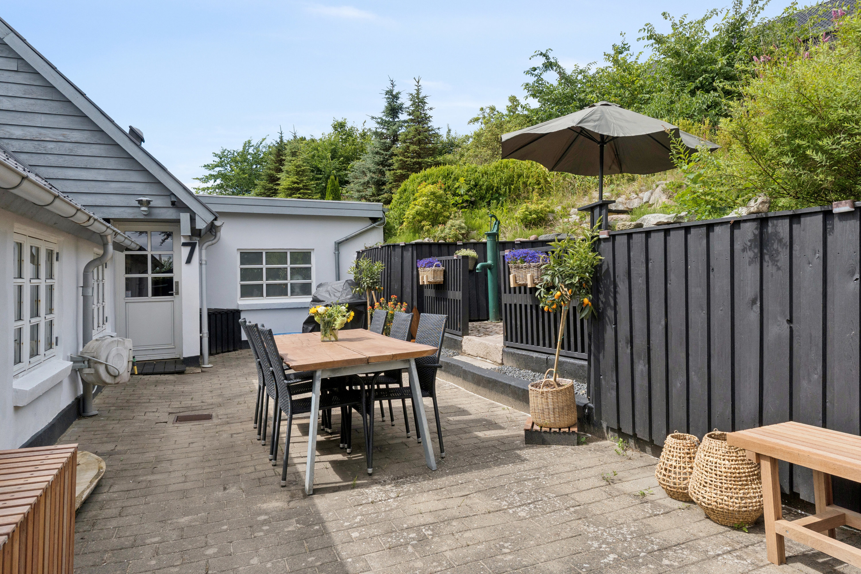 Fremhævet terrasse billede i fuldskærmstilstand. Billede af Kingosvej 7, 9800 Hjørring