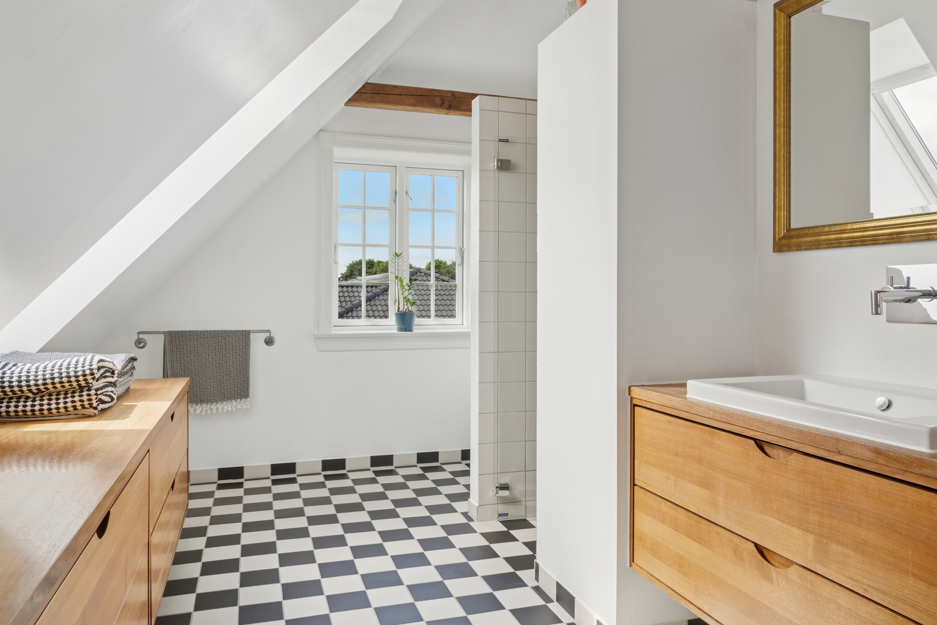 Fremhævet badeværelse billede i fuldskærmstilstand. Billede af Vestergårdsvangen 102, Stavtrup, 8260 Viby J