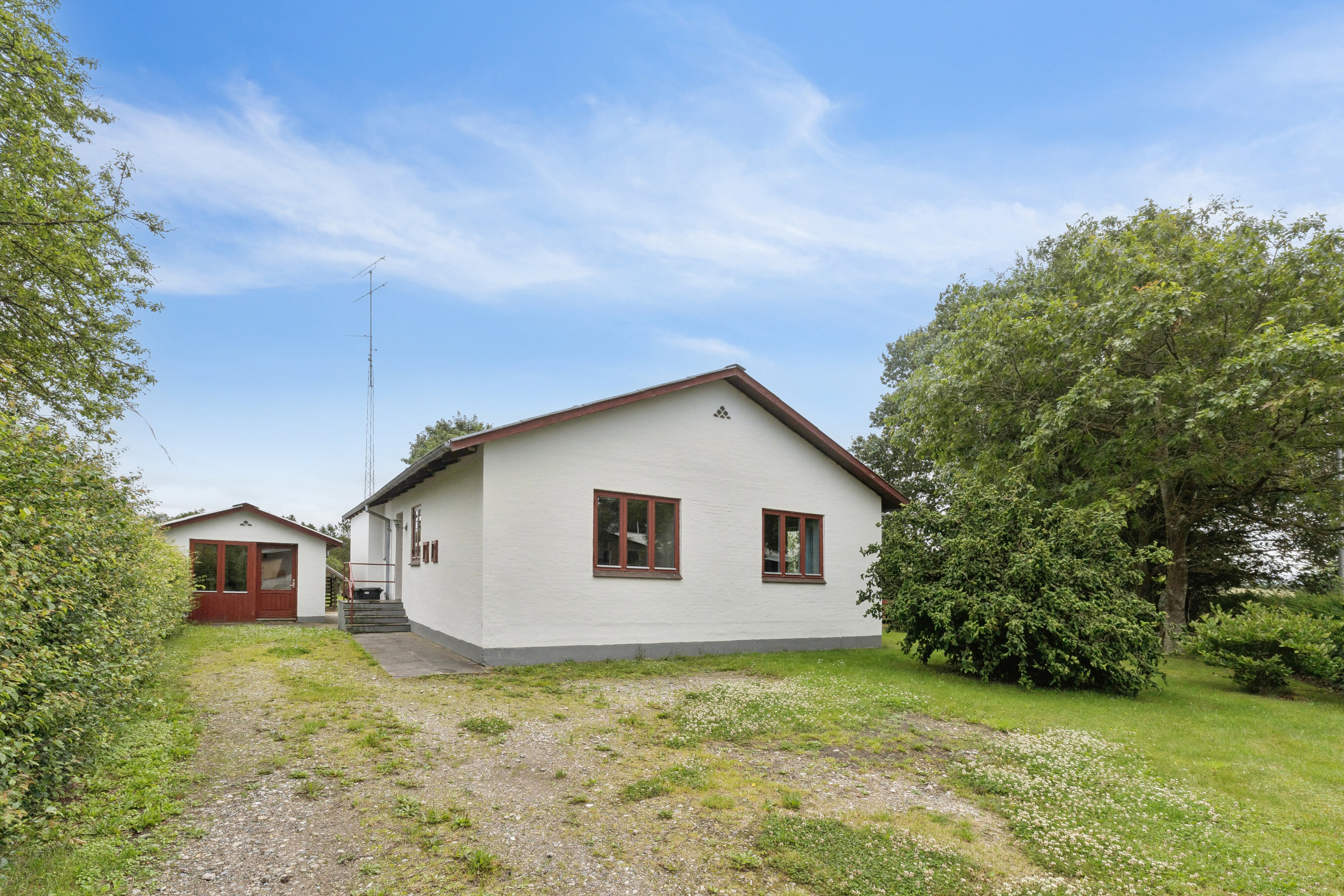 Miniaturebillede 1: set fra vejen. Billede af Tislumvej 5, Hørmested, 9870 Sindal