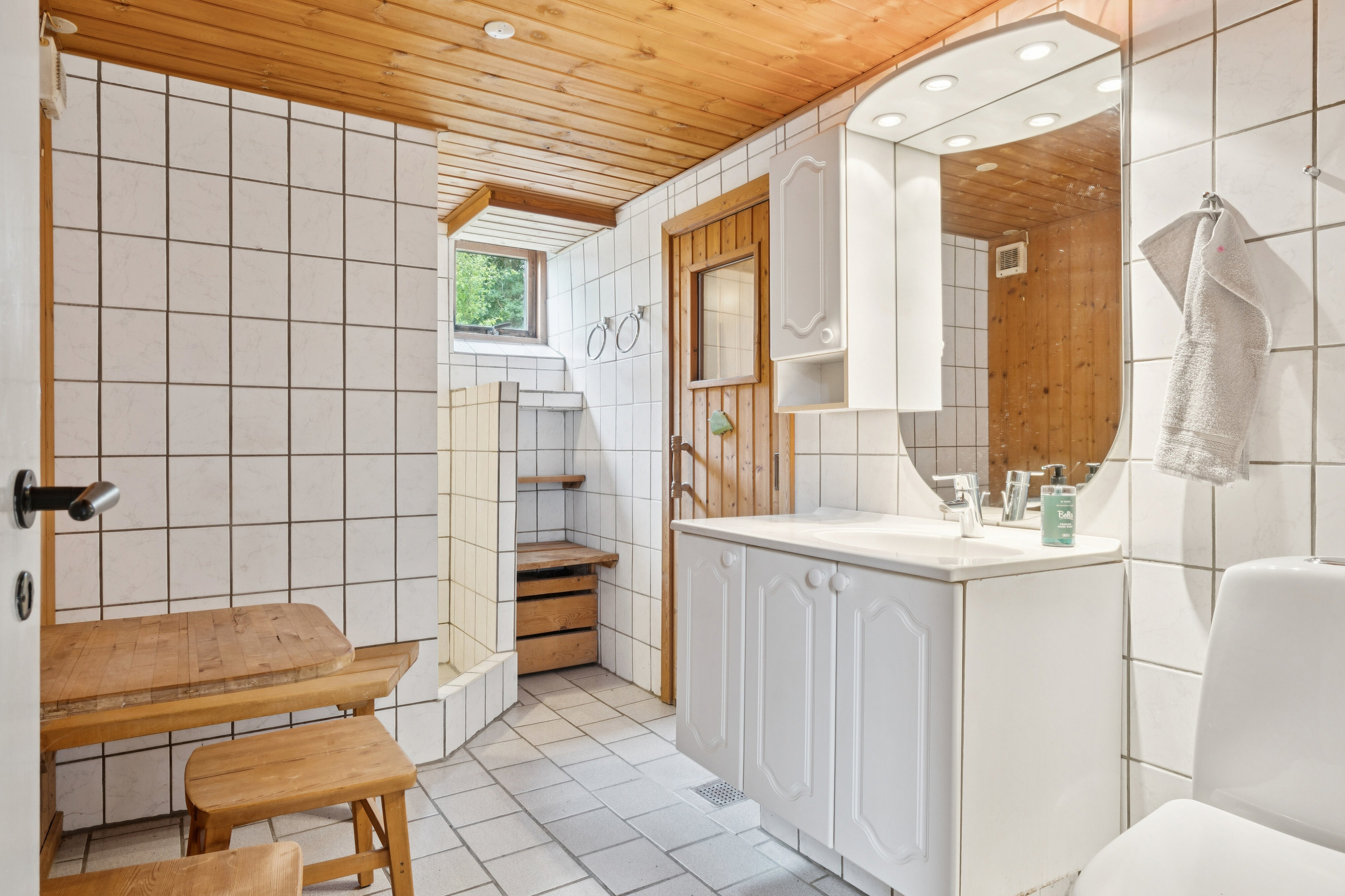 Fremhævet badeværelse billede i fuldskærmstilstand. Billede af Tislumvej 5, Hørmested, 9870 Sindal