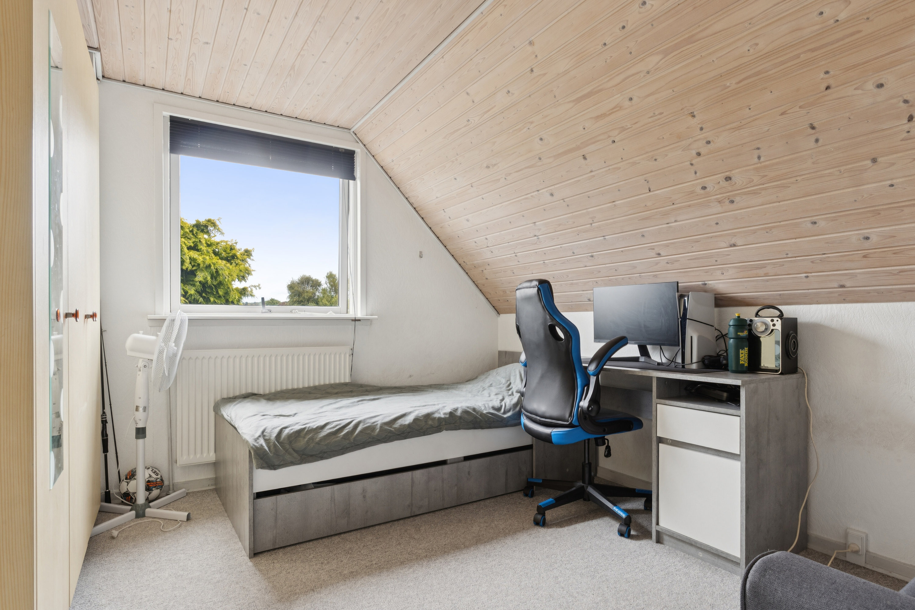 Fremhævet soveværelse billede i fuldskærmstilstand. Billede af Rugårdsvej 3, 9800 Hjørring