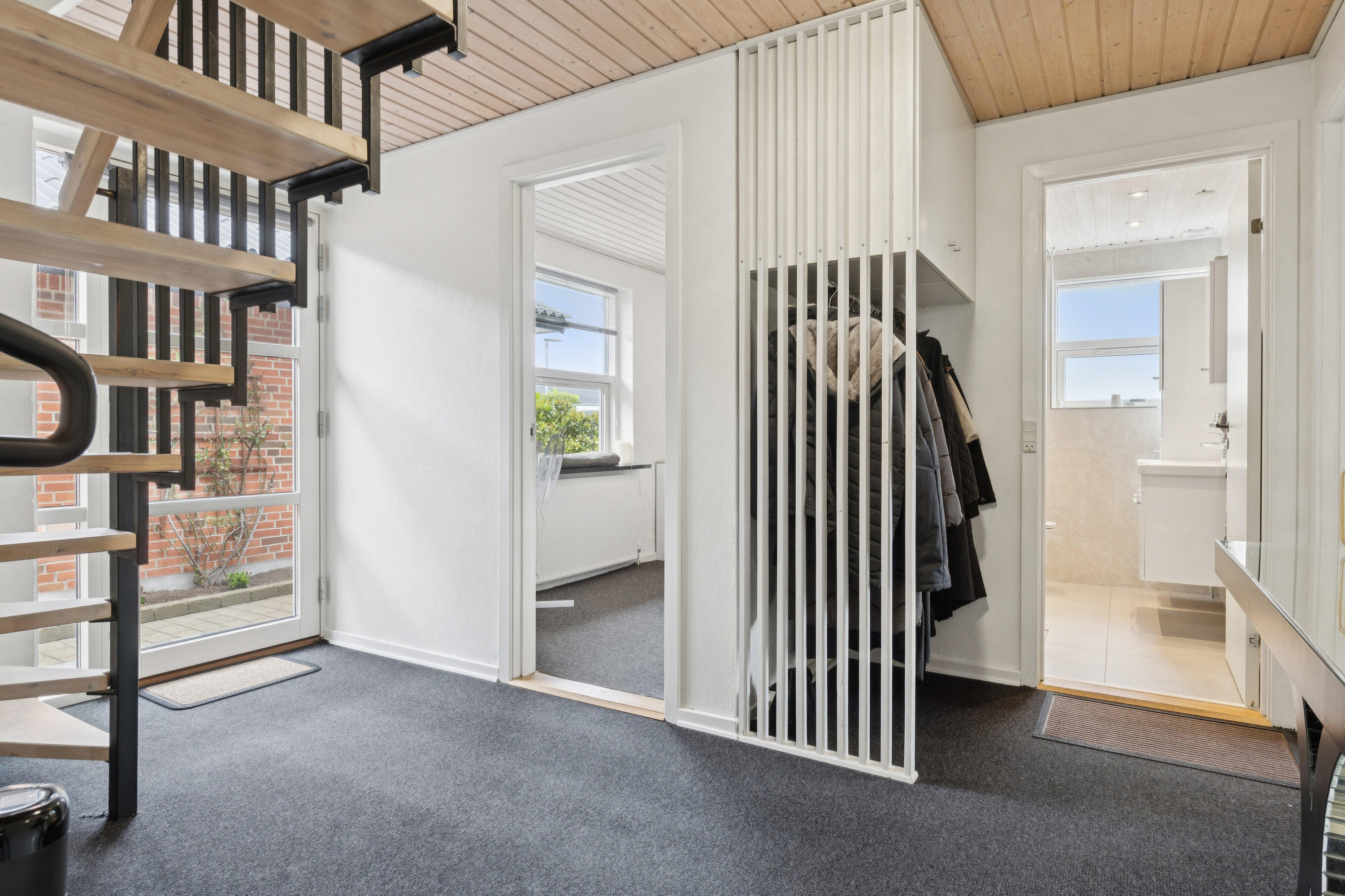 Fremhævet gang billede i fuldskærmstilstand. Billede af Rugårdsvej 3, 9800 Hjørring