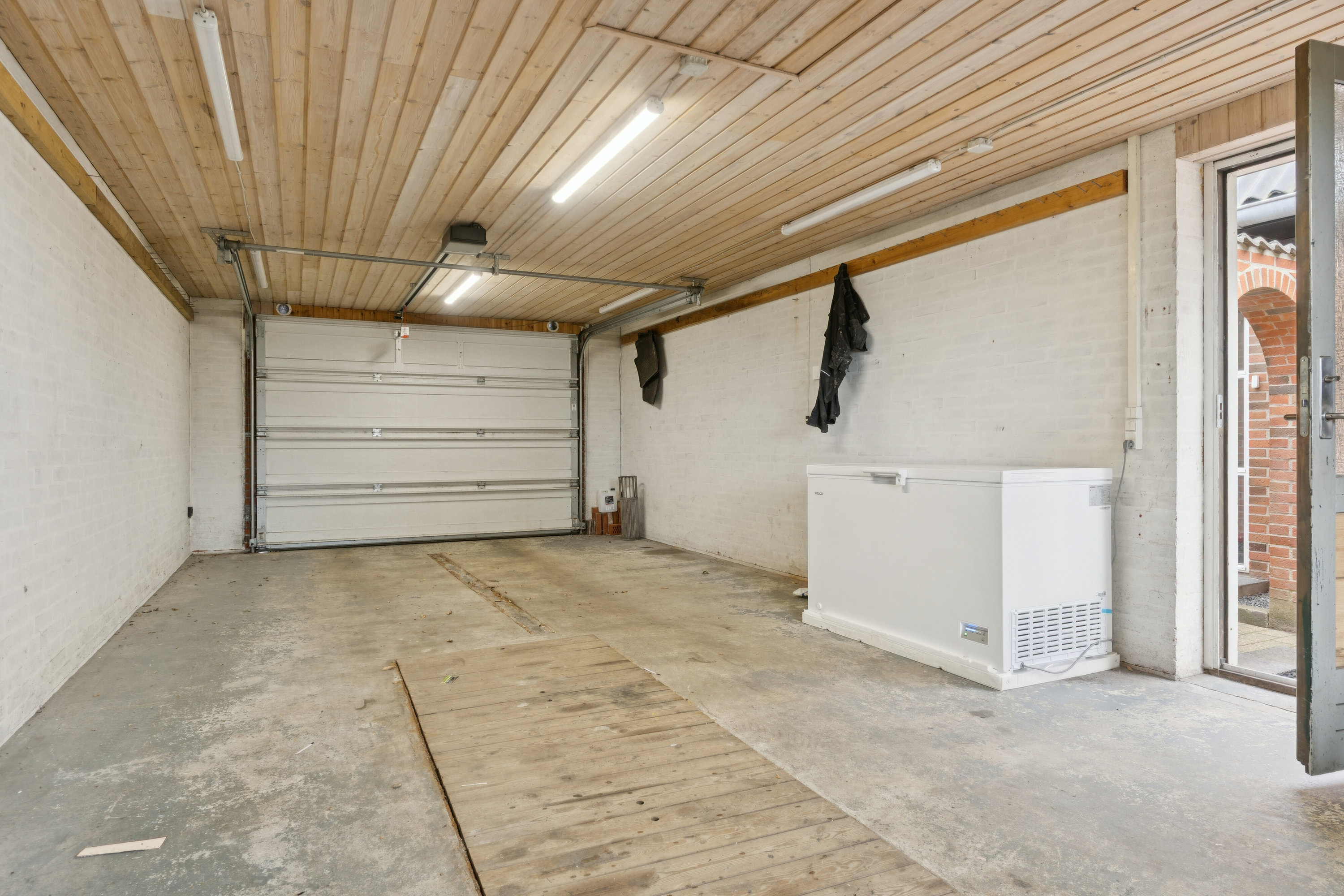 Fremhævet garage billede i fuldskærmstilstand. Billede af Rugårdsvej 3, 9800 Hjørring