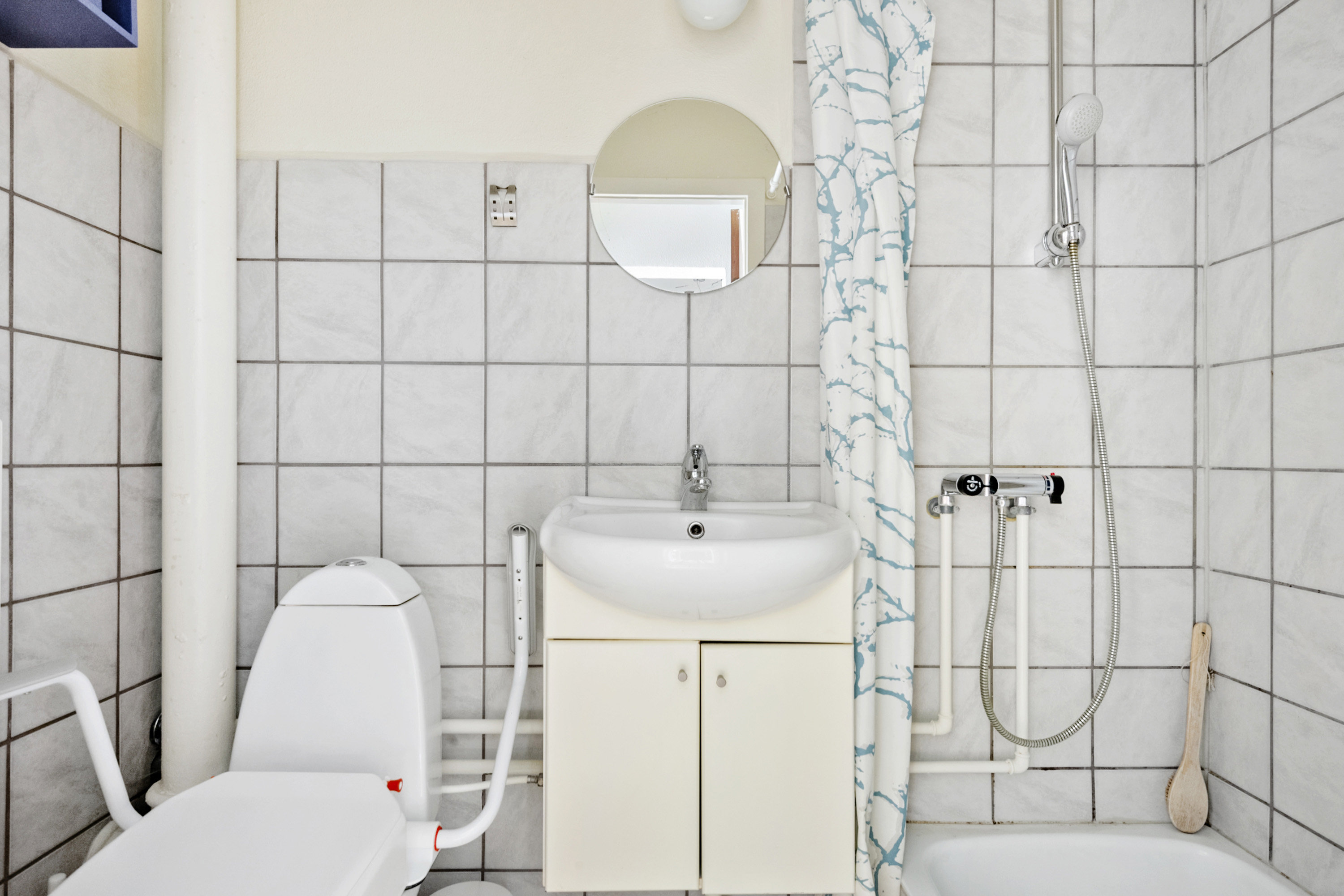 Fremhævet badeværelse billede i fuldskærmstilstand. Billede af Aaparken 19, st.. tv., 8300 Odder