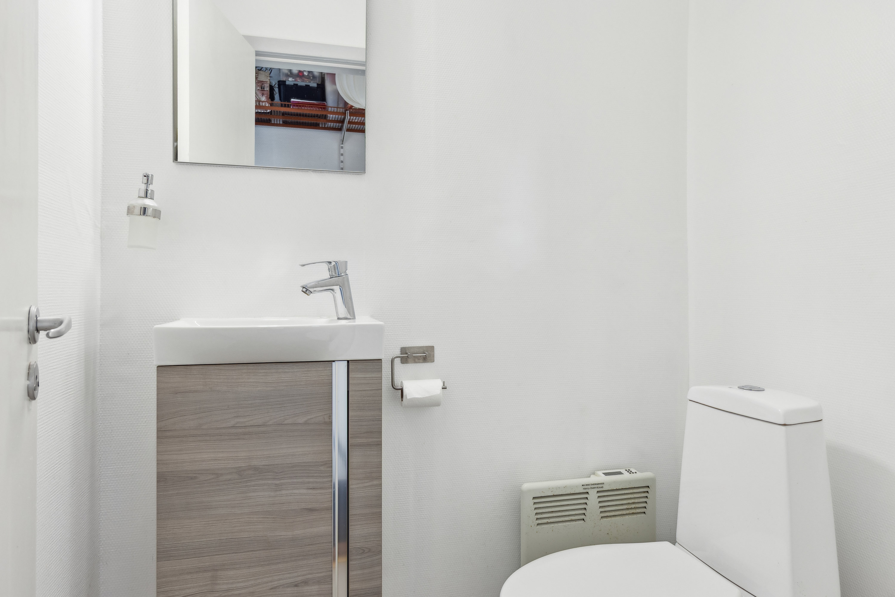 Fremhævet toilet billede i fuldskærmstilstand. Billede af Hovedgaden 14, 4520 Svinninge