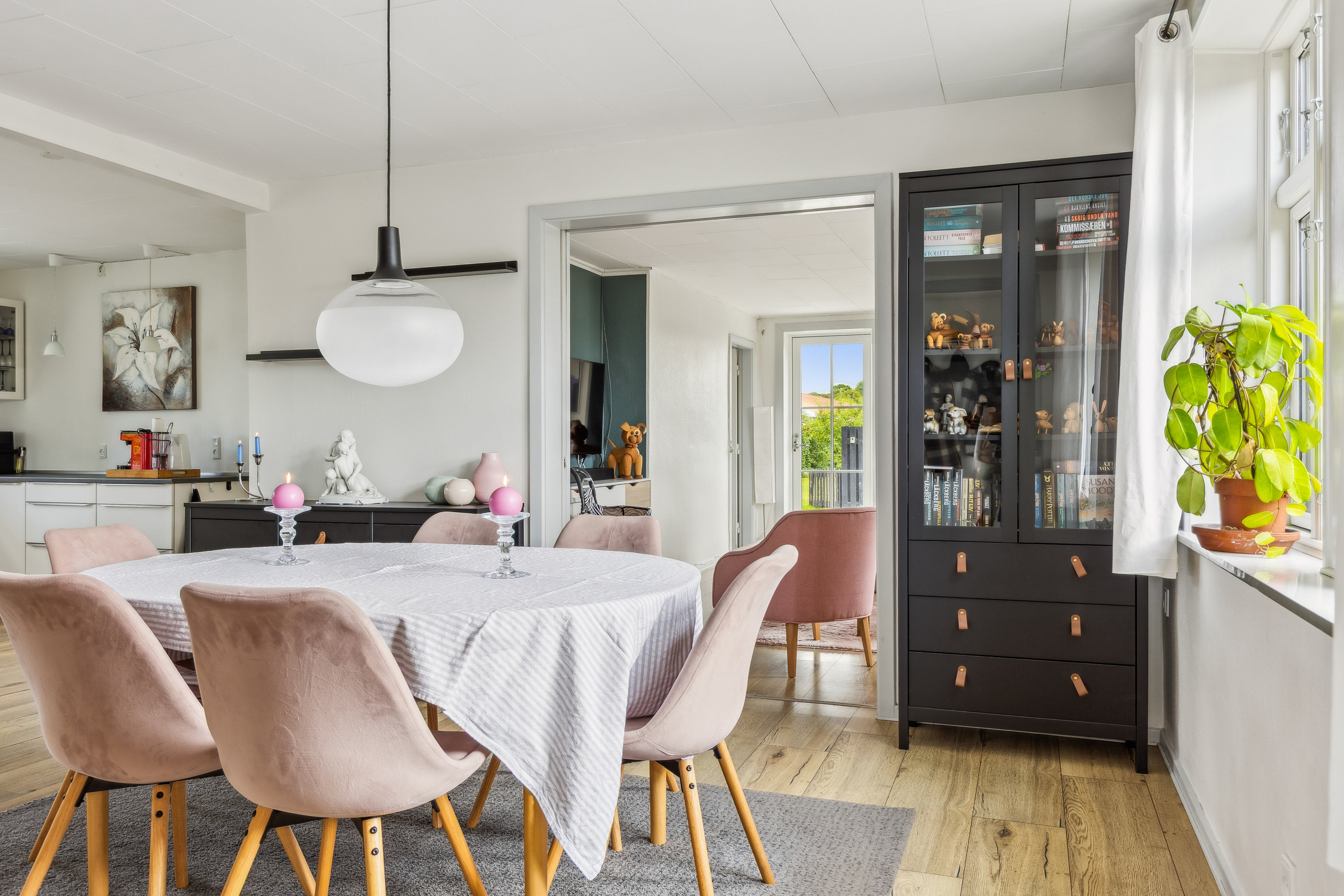 Fremhævet spisestue billede i fuldskærmstilstand. Billede af Hovedgaden 14, 4520 Svinninge