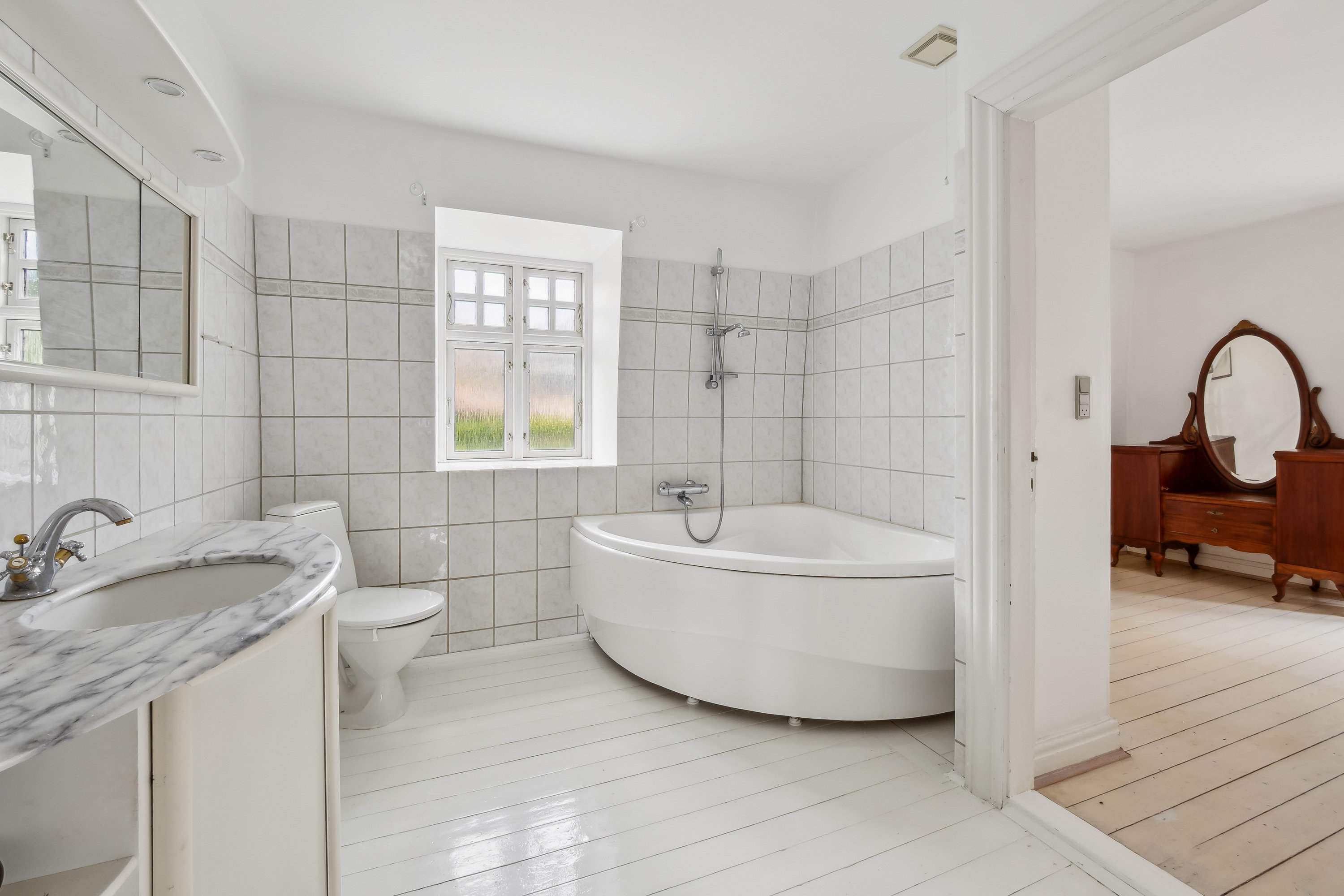 Fremhævet badeværelse billede i fuldskærmstilstand. Billede af Frederiksdal Alle 20, 7800 Skive