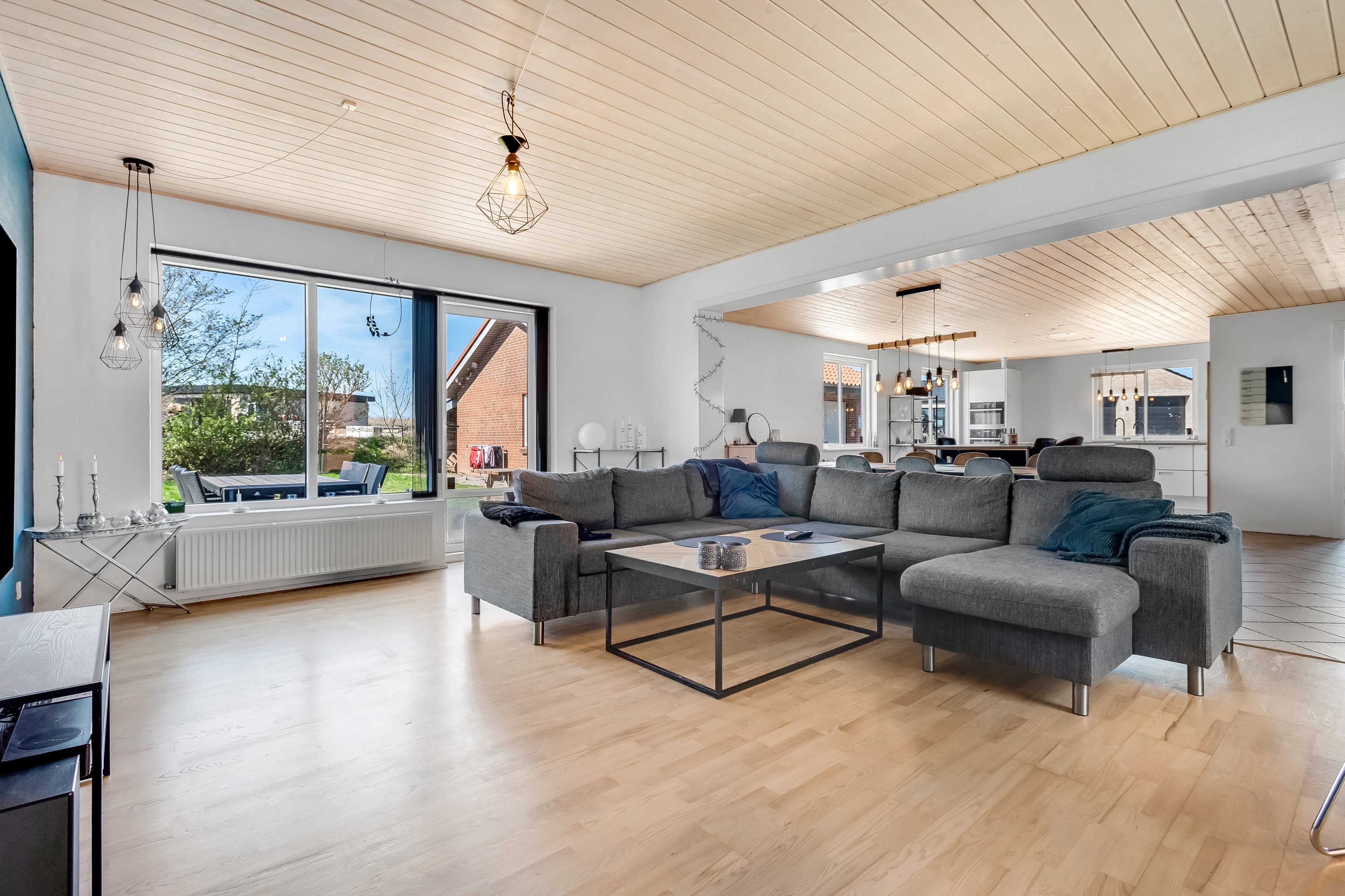 Fremhævet stue billede i fuldskærmstilstand. Billede af Mejrup Skolevej 27, Mejrup, 7500 Holstebro