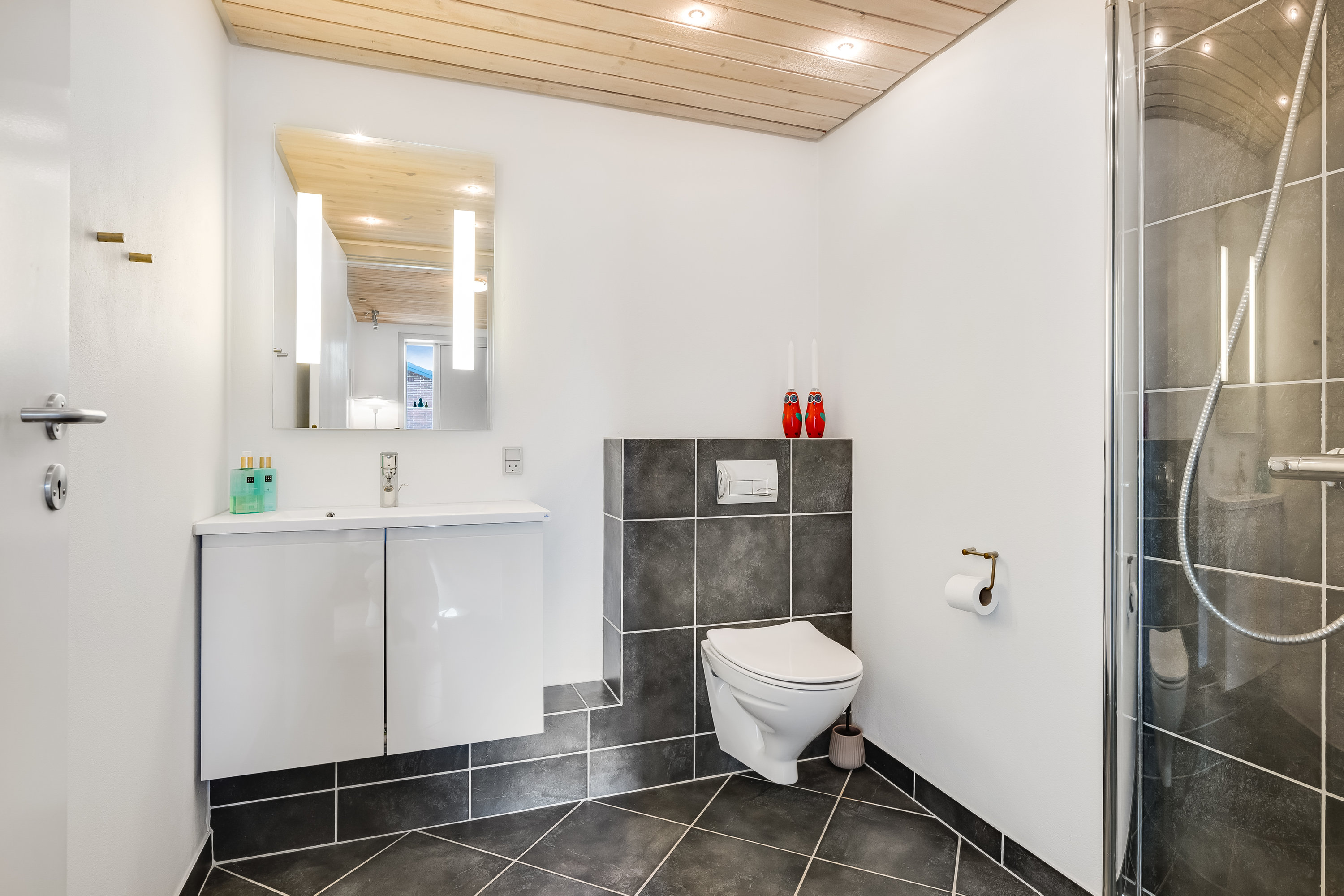 Miniaturebillede 2: badeværelse. Billede af Bavnebjerg 10, Nordby, 6720 Fanø