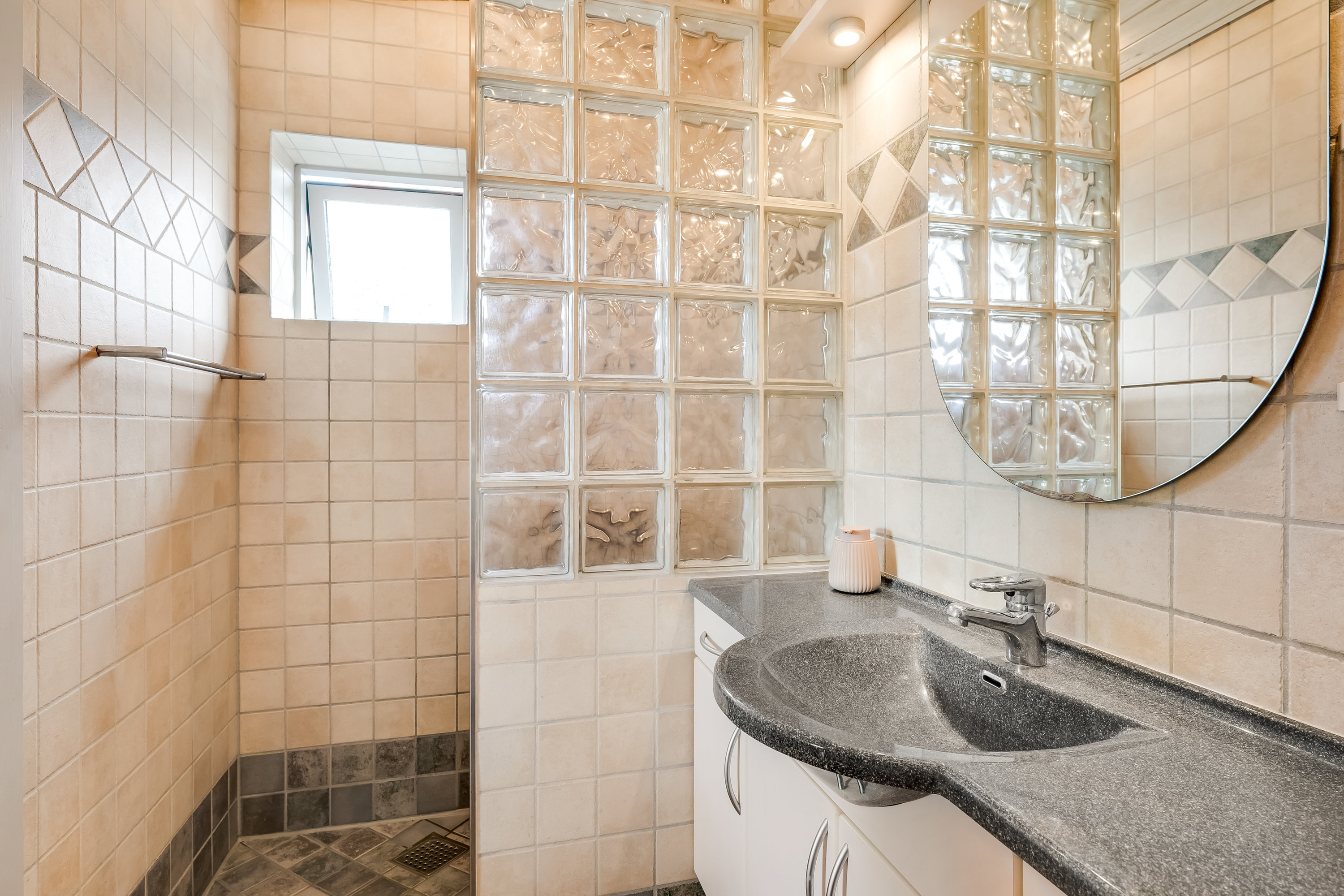 Fremhævet badeværelse billede i fuldskærmstilstand. Billede af Bavnebjerg 10, Nordby, 6720 Fanø