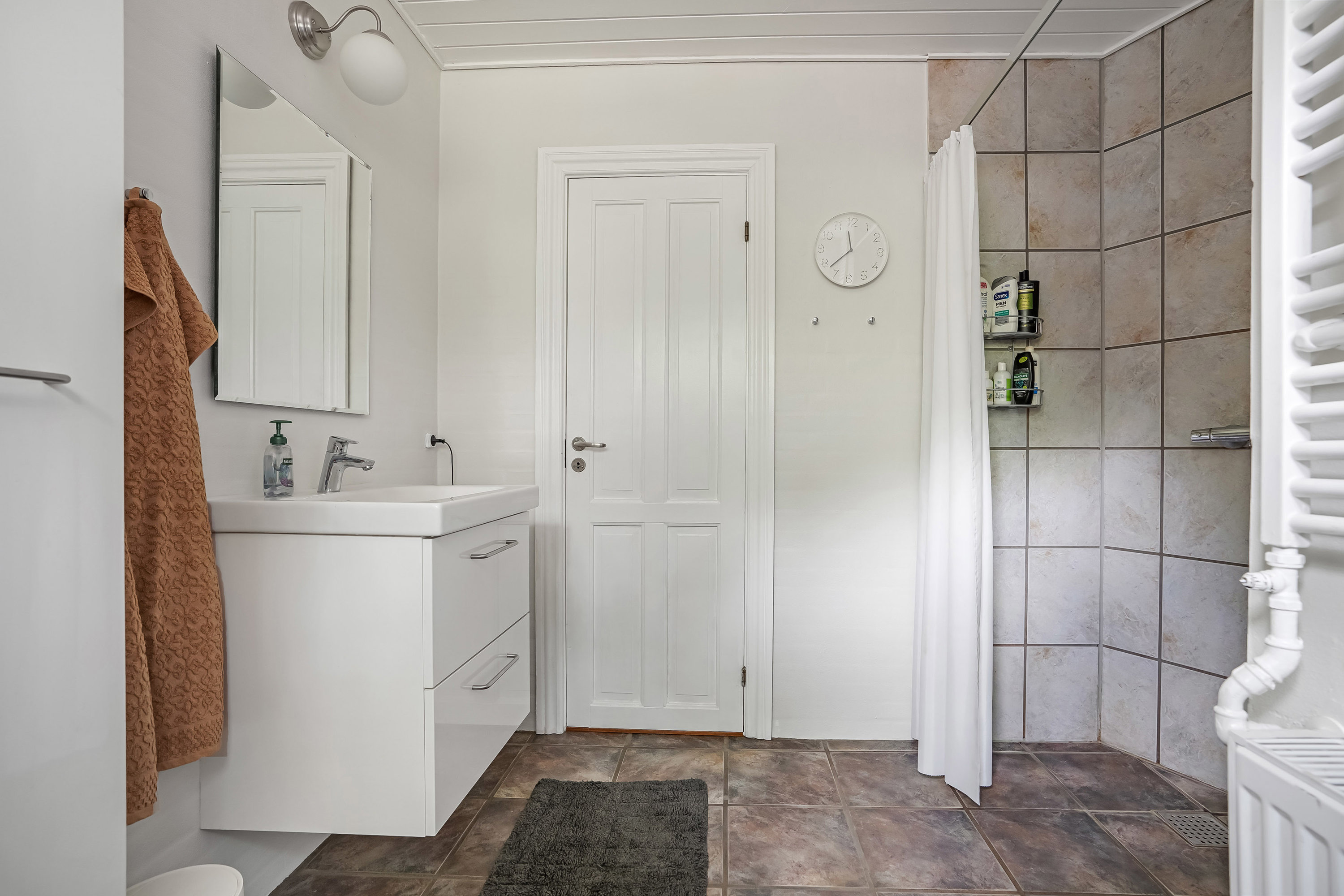 Fremhævet badeværelse billede i fuldskærmstilstand. Billede af Vejlevej 71, 7300 Jelling