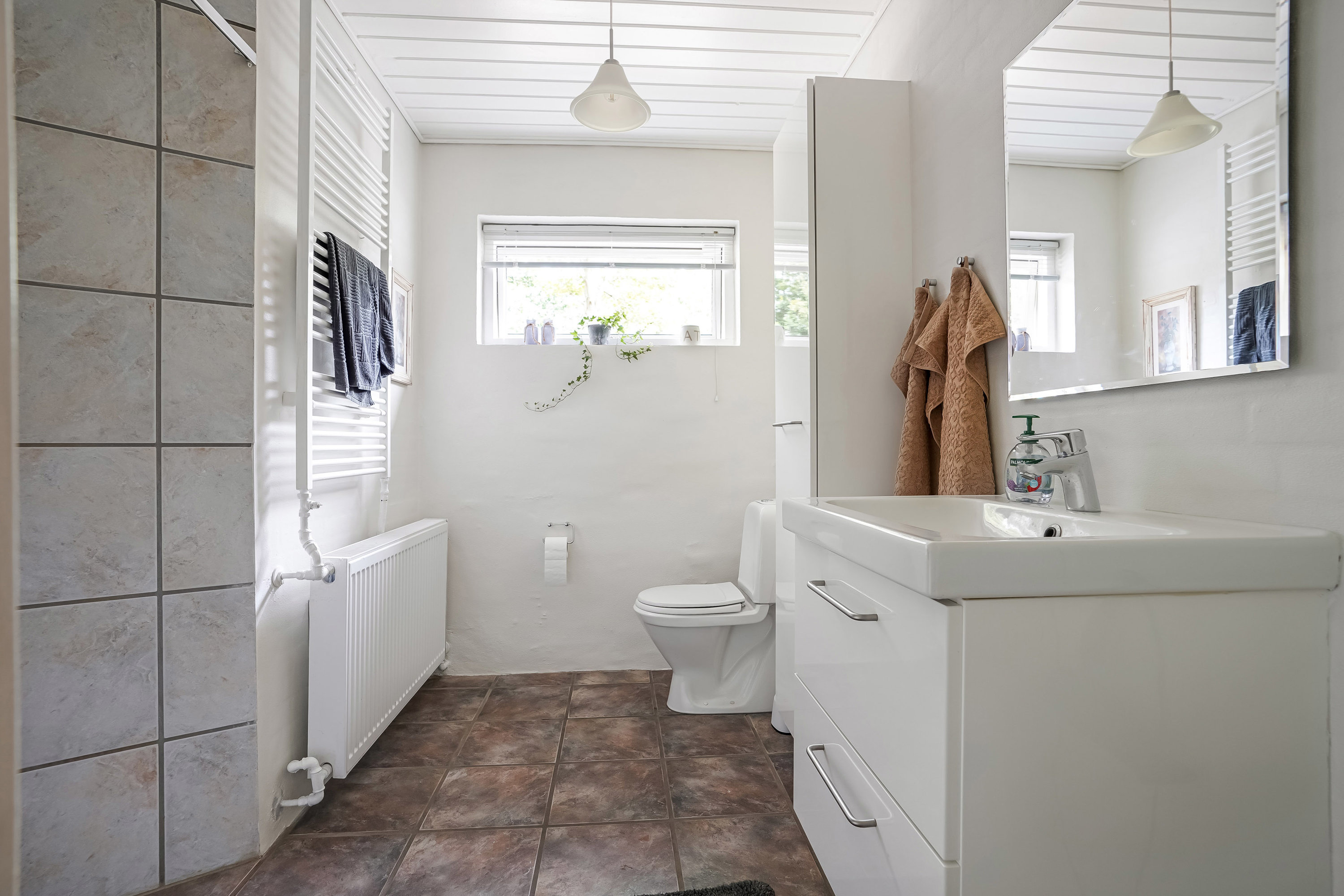 Fremhævet toilet billede i fuldskærmstilstand. Billede af Vejlevej 71, 7300 Jelling