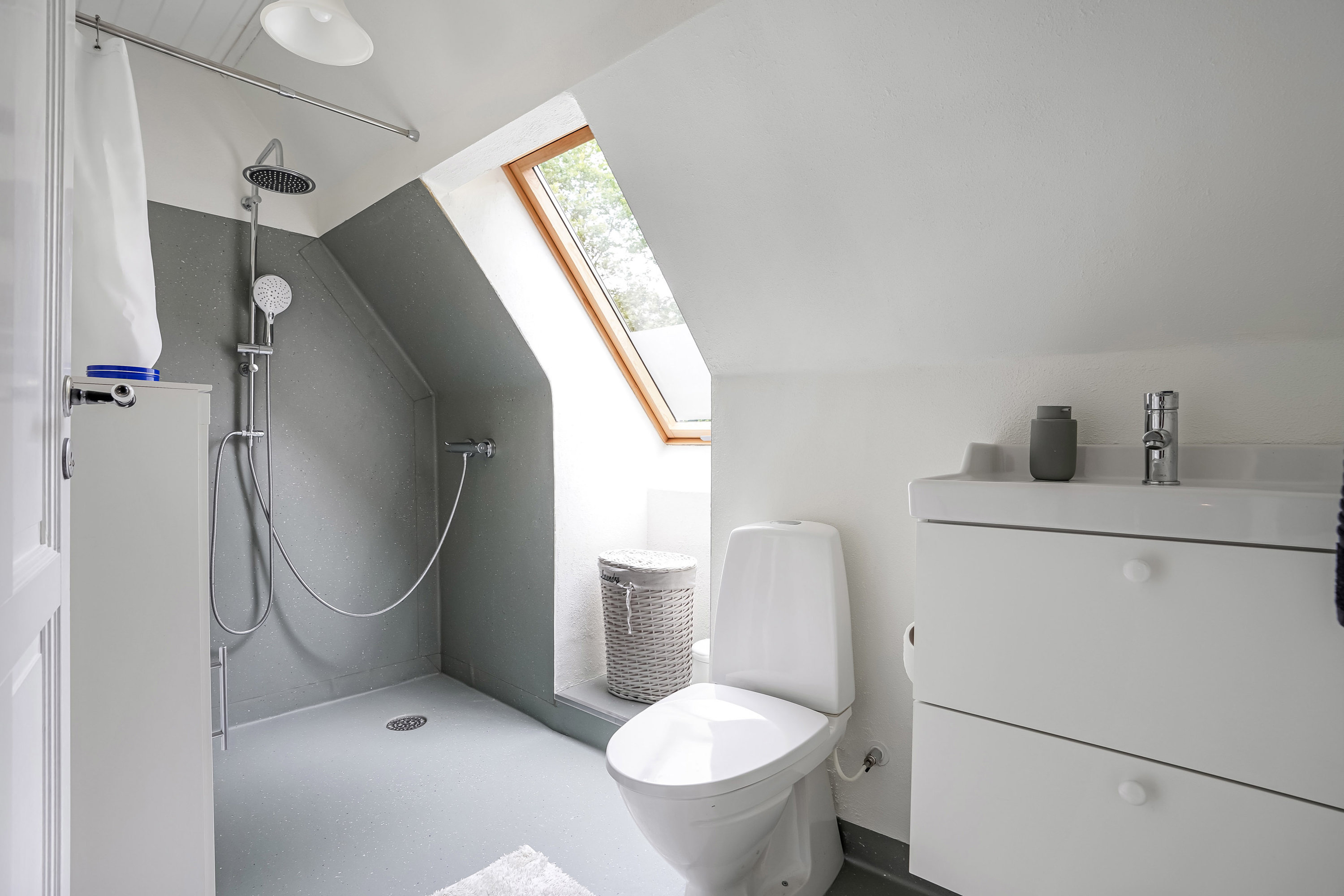 Fremhævet badeværelse billede i fuldskærmstilstand. Billede af Vejlevej 71, 7300 Jelling