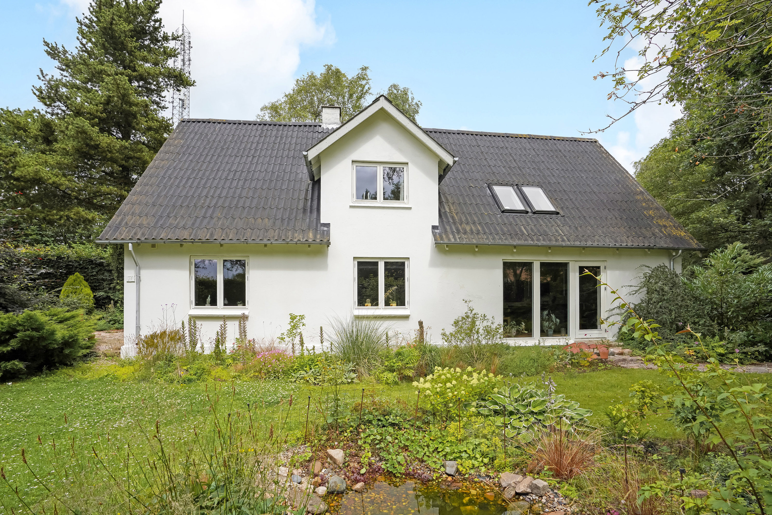 Miniaturebillede 1: ejendommen. Billede af Vejlevej 71, 7300 Jelling