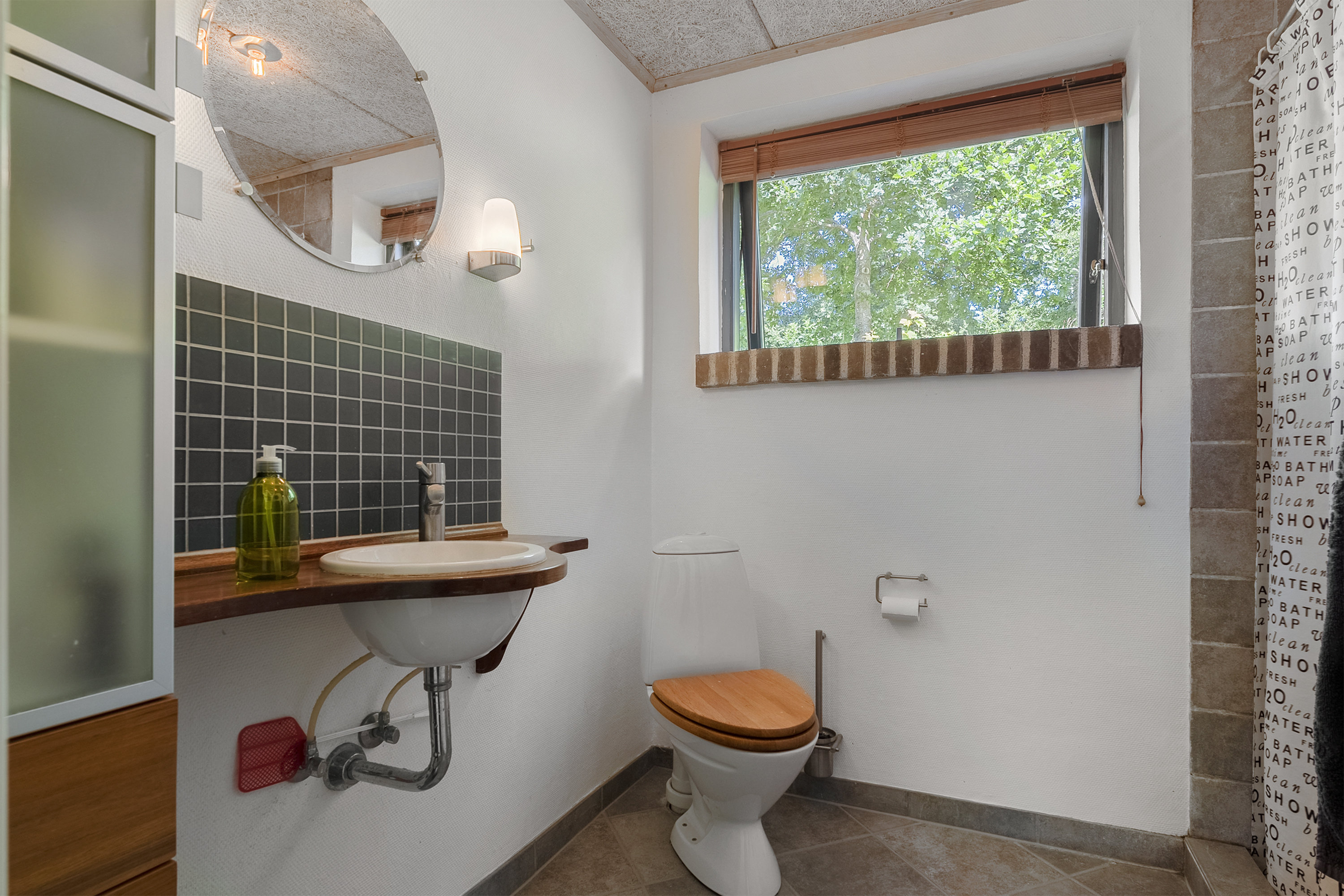 Fremhævet toilet billede i fuldskærmstilstand. Billede af Ribe Landevej 98, 6100 Haderslev