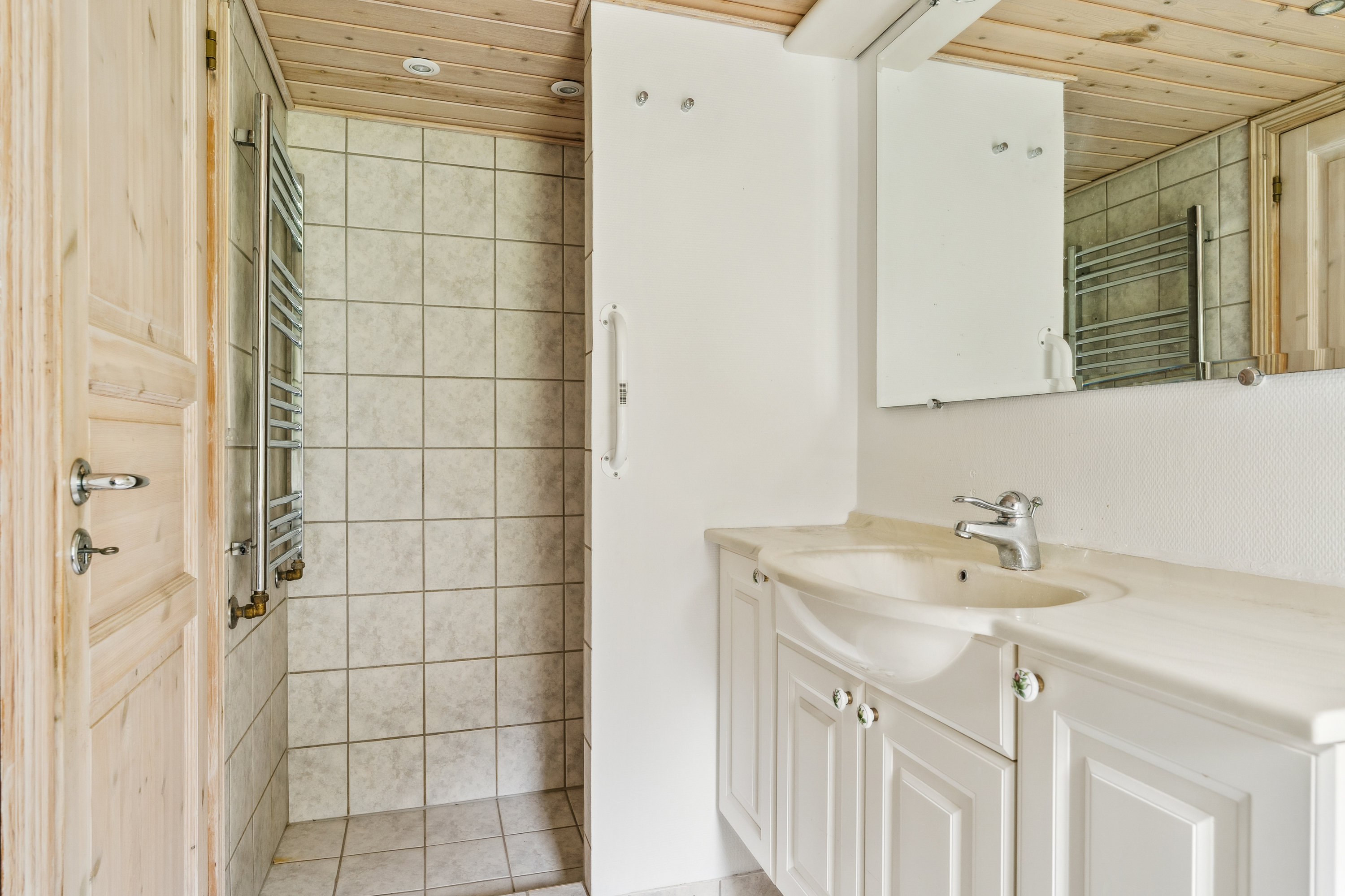 Fremhævet badeværelse billede i fuldskærmstilstand. Billede af Vesterled 9, Hvorslev, 8860 Ulstrup