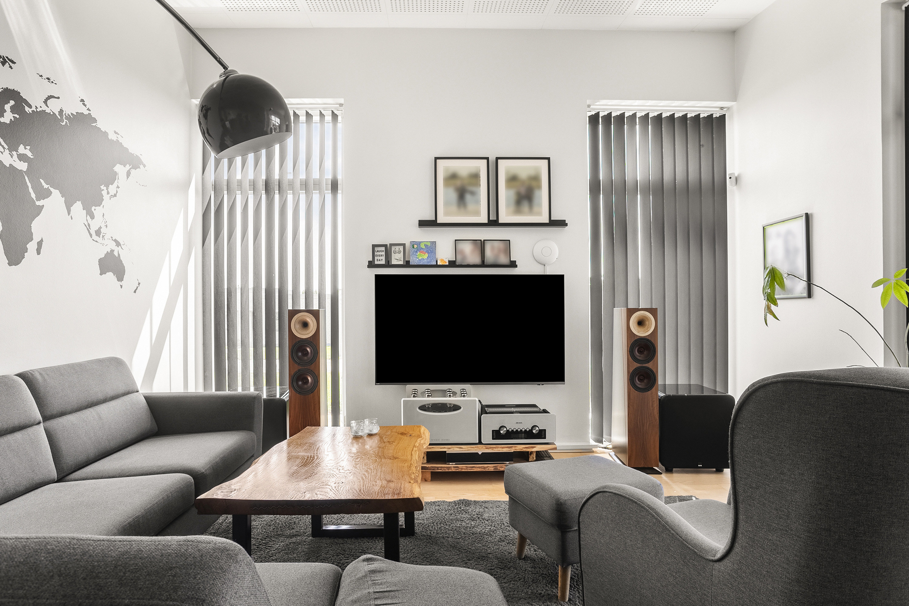 Fremhævet stue billede i fuldskærmstilstand. Billede af Vigårdsvej 20, Læborg, 6600 Vejen