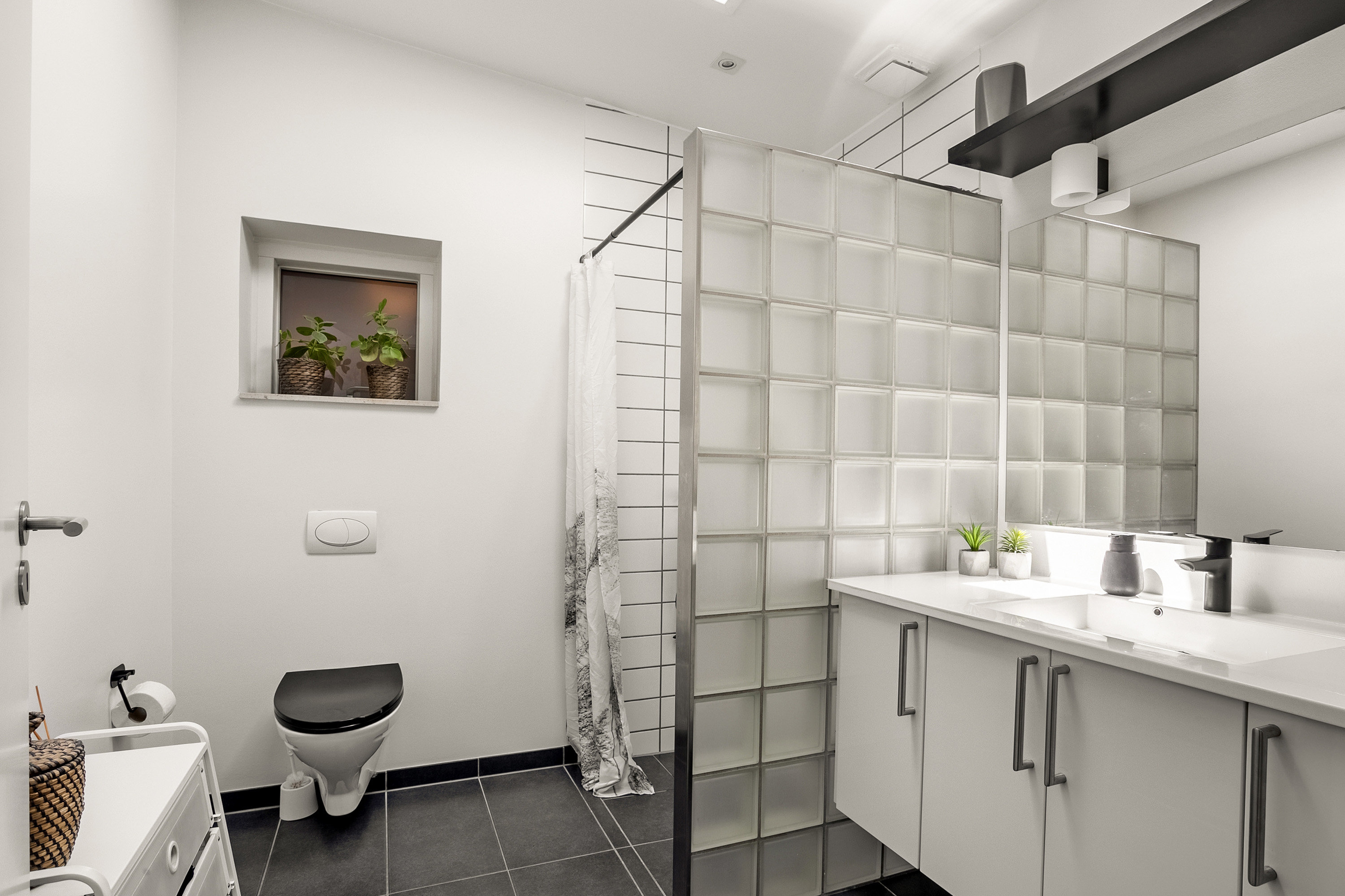 Fremhævet badeværelse billede i fuldskærmstilstand. Billede af Vigårdsvej 20, Læborg, 6600 Vejen