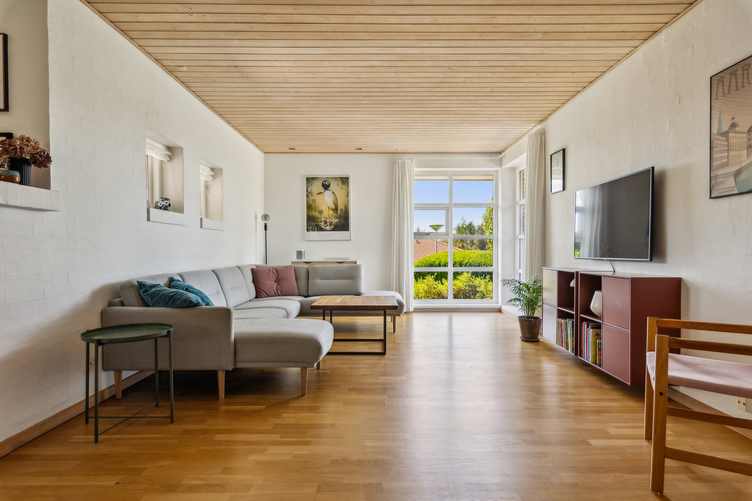 Fremhævet stue billede i fuldskærmstilstand. Billede af Birkhøjen 57, 8382 Hinnerup