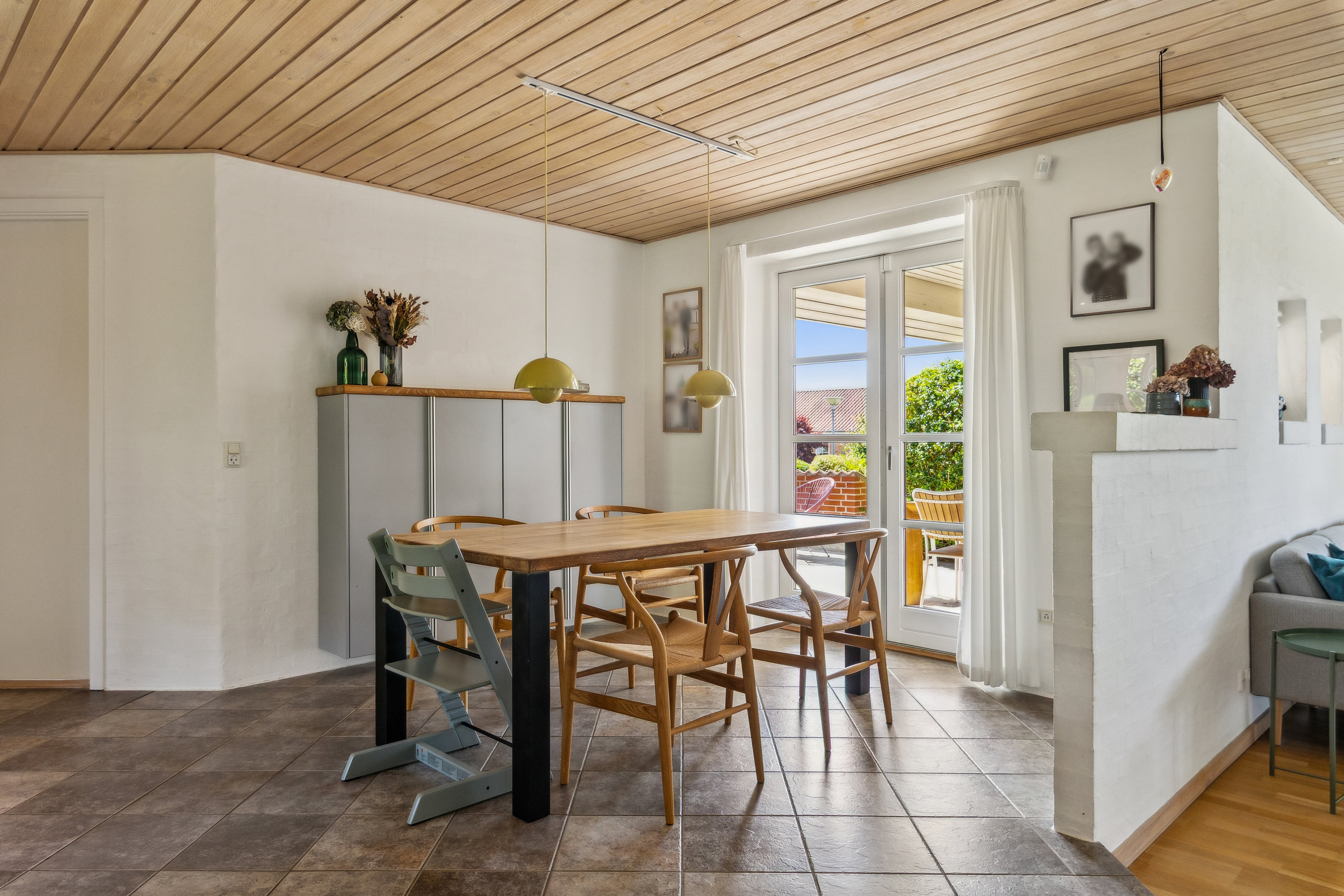 Fremhævet stue billede i fuldskærmstilstand. Billede af Birkhøjen 57, 8382 Hinnerup