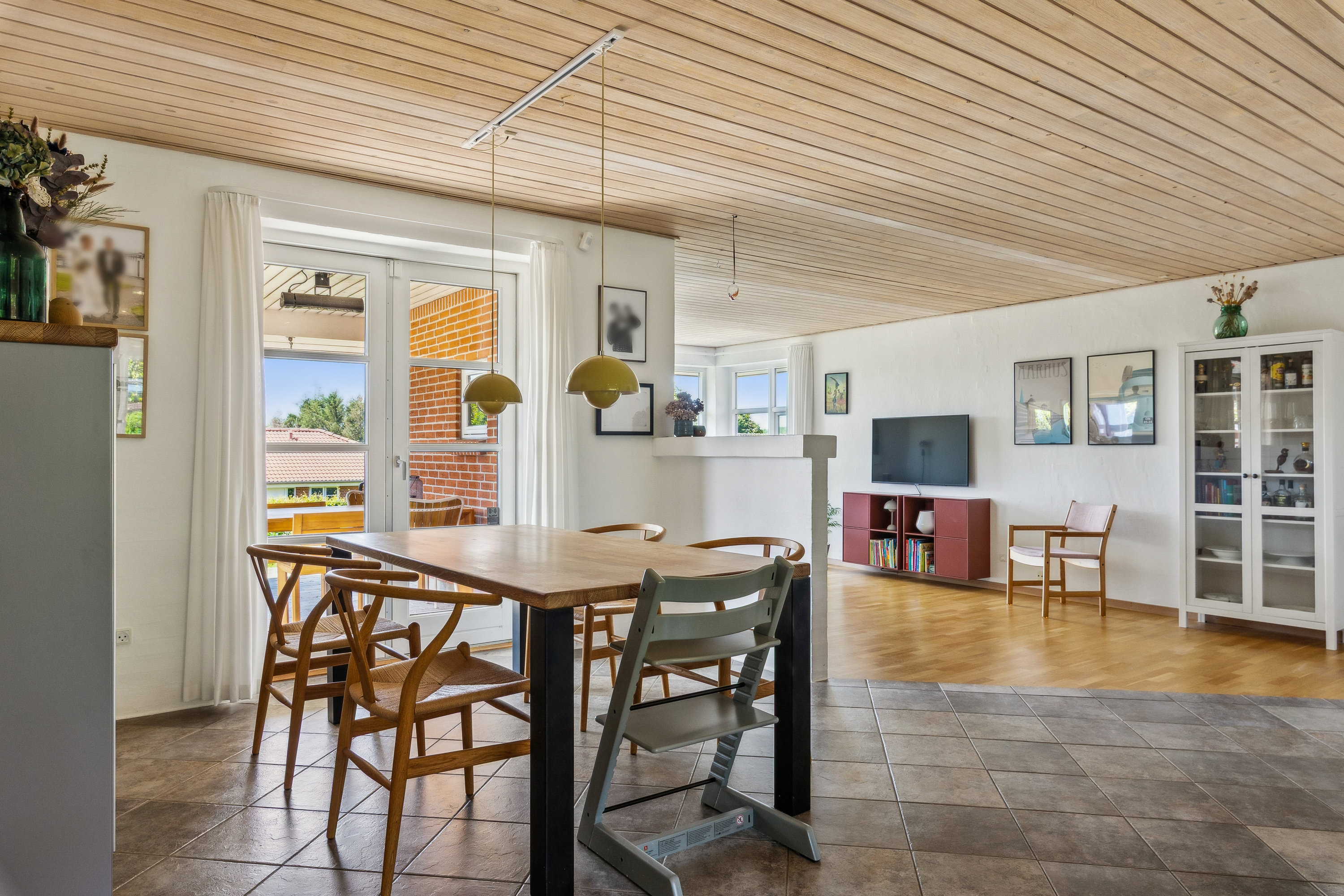 Fremhævet stue billede i fuldskærmstilstand. Billede af Birkhøjen 57, 8382 Hinnerup