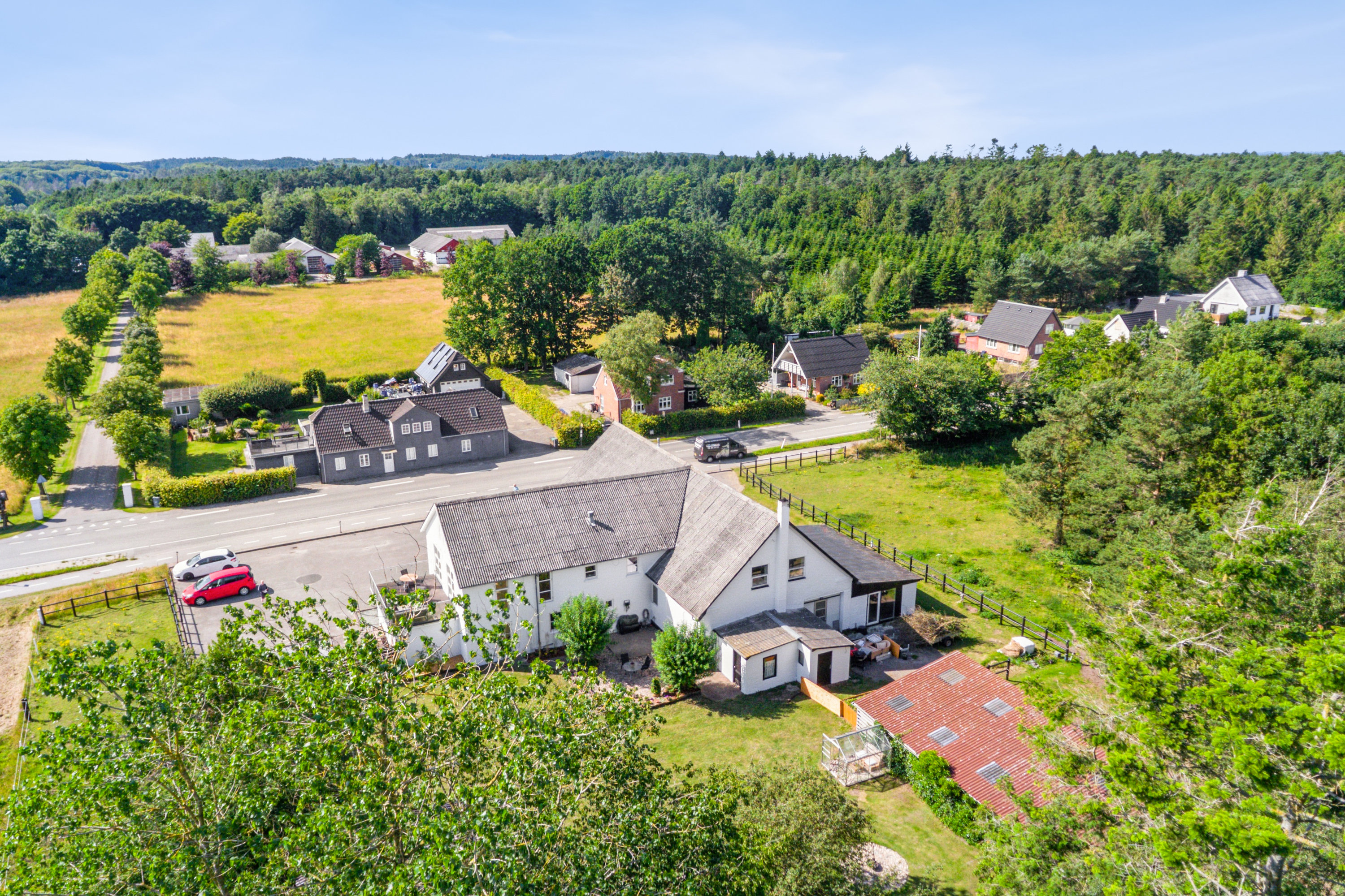 Fremhævet luftfoto billede i fuldskærmstilstand. Billede af Vodskovvej 136, 9310 Vodskov