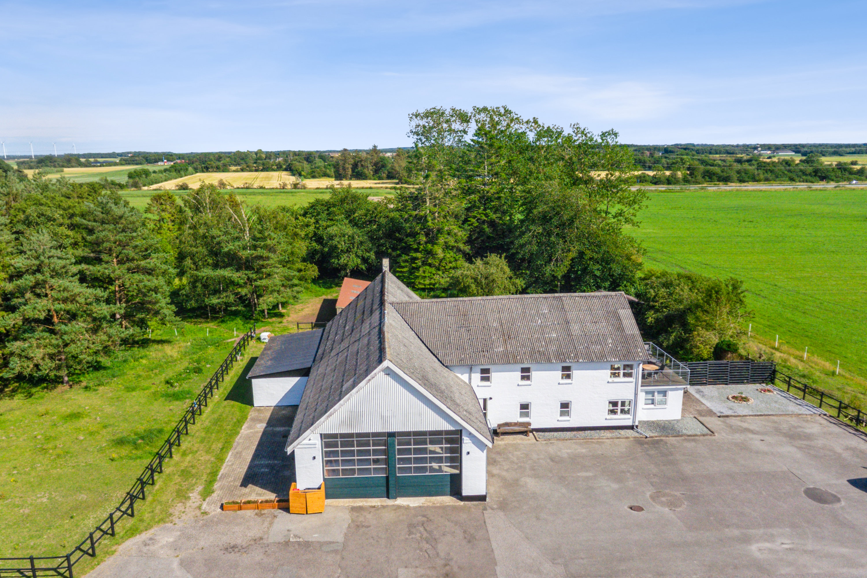 Fremhævet luftfoto billede i fuldskærmstilstand. Billede af Vodskovvej 136, 9310 Vodskov