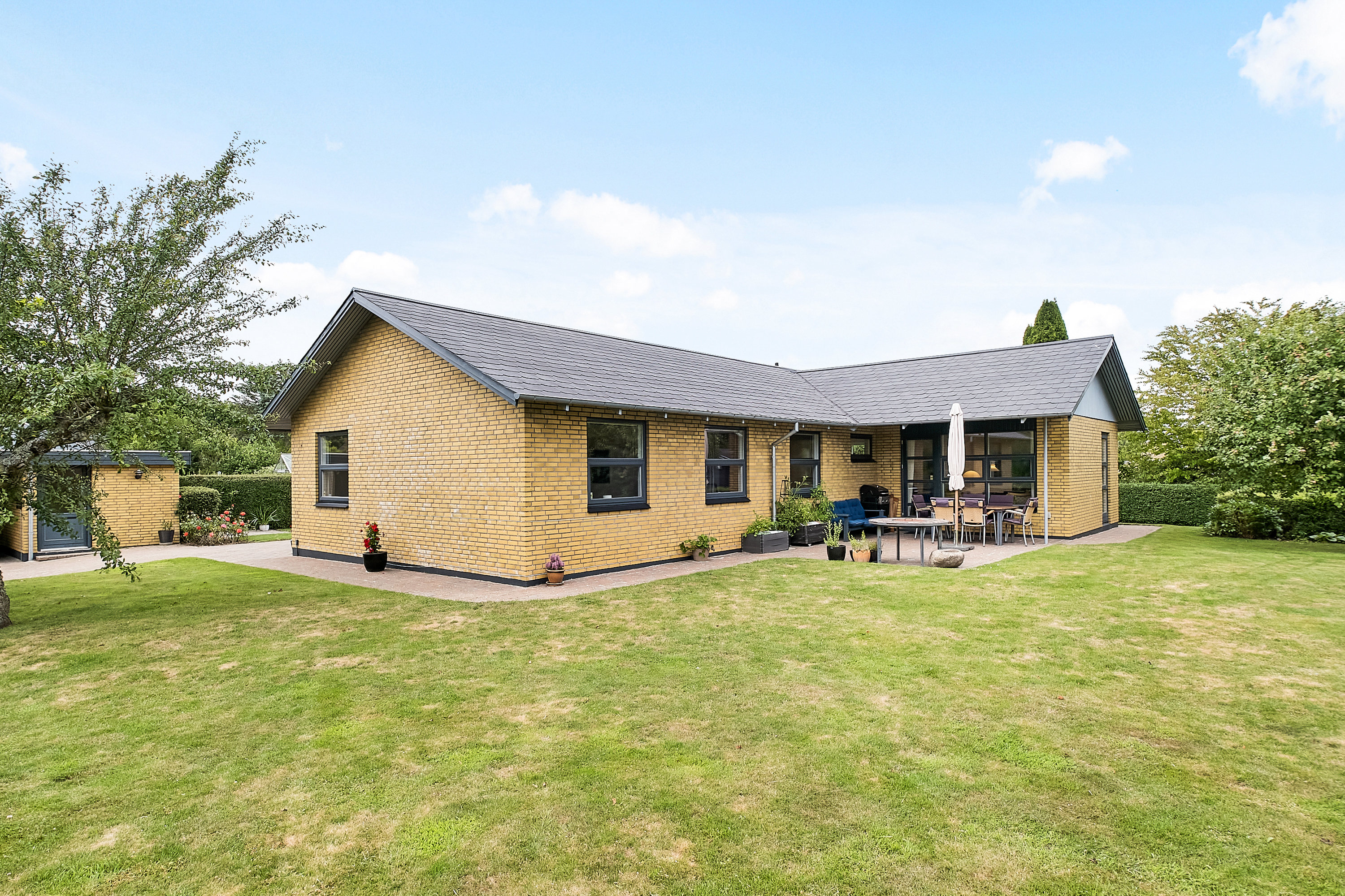 Miniaturebillede 1: . Billede af Birkevangen 20, 7130 Juelsminde