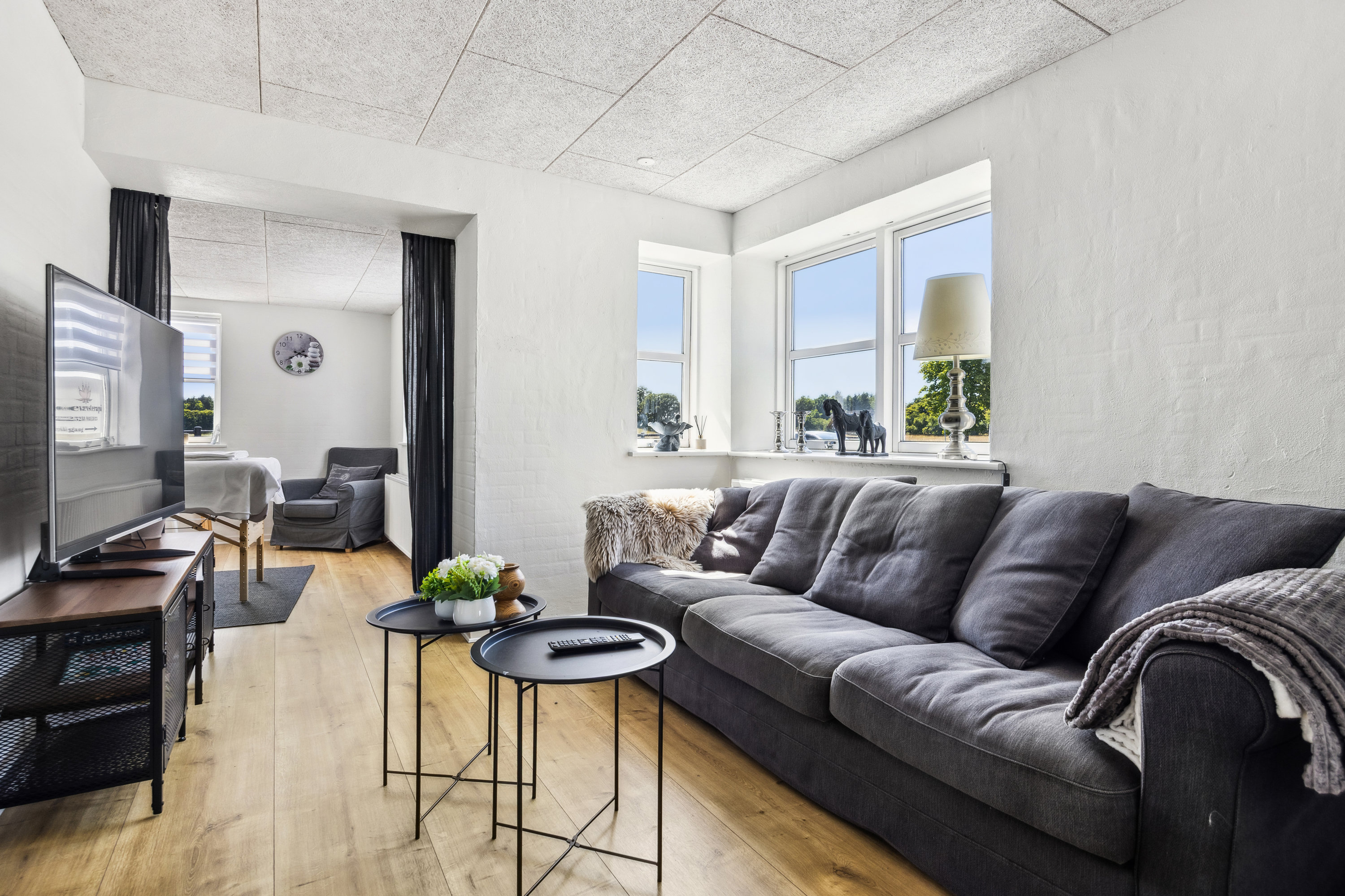 Fremhævet stue billede i fuldskærmstilstand. Billede af Vodskovvej 136, 9310 Vodskov