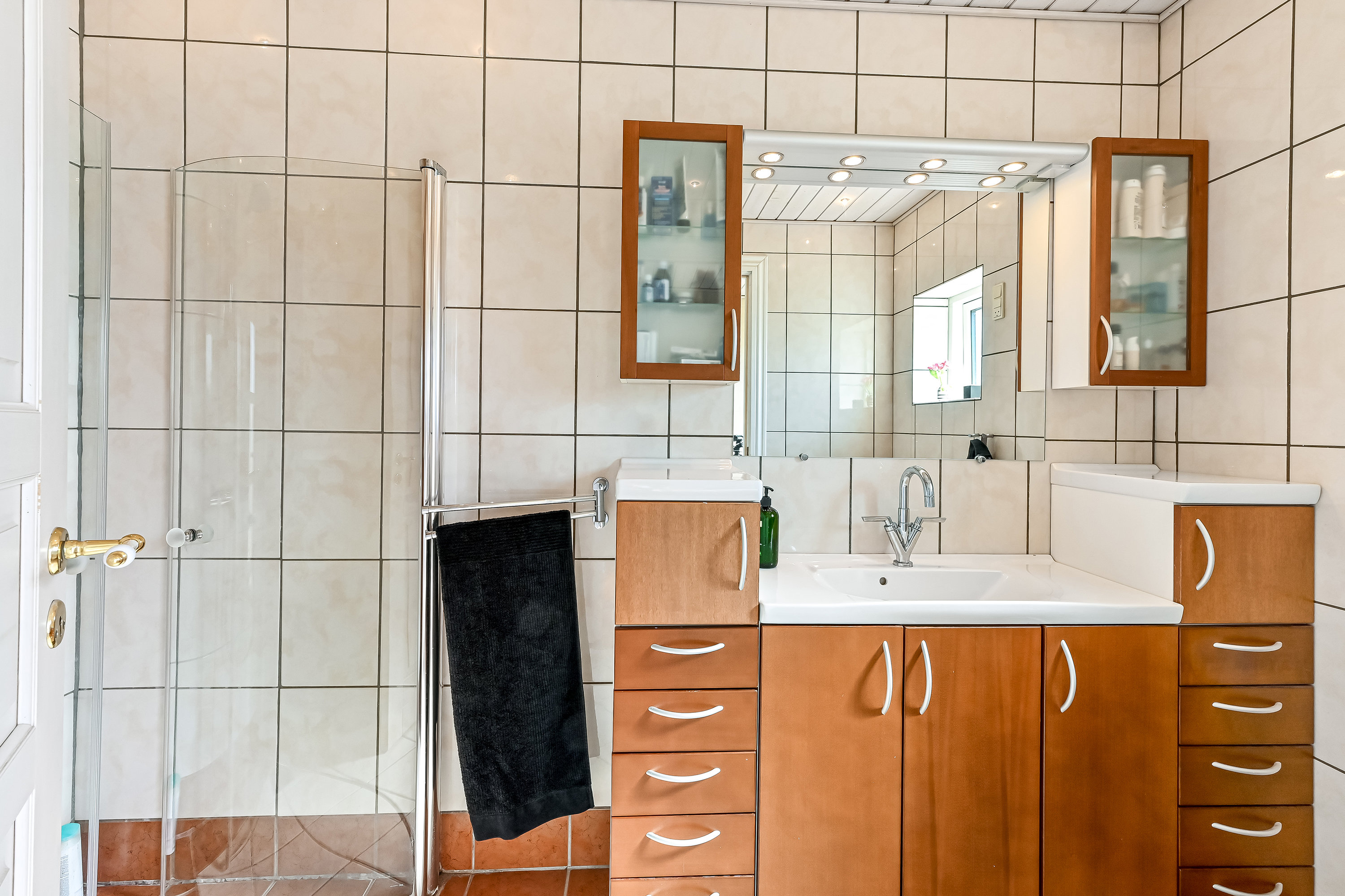 Fremhævet badeværelse billede i fuldskærmstilstand. Billede af Korsørvej 74, 7400 Herning