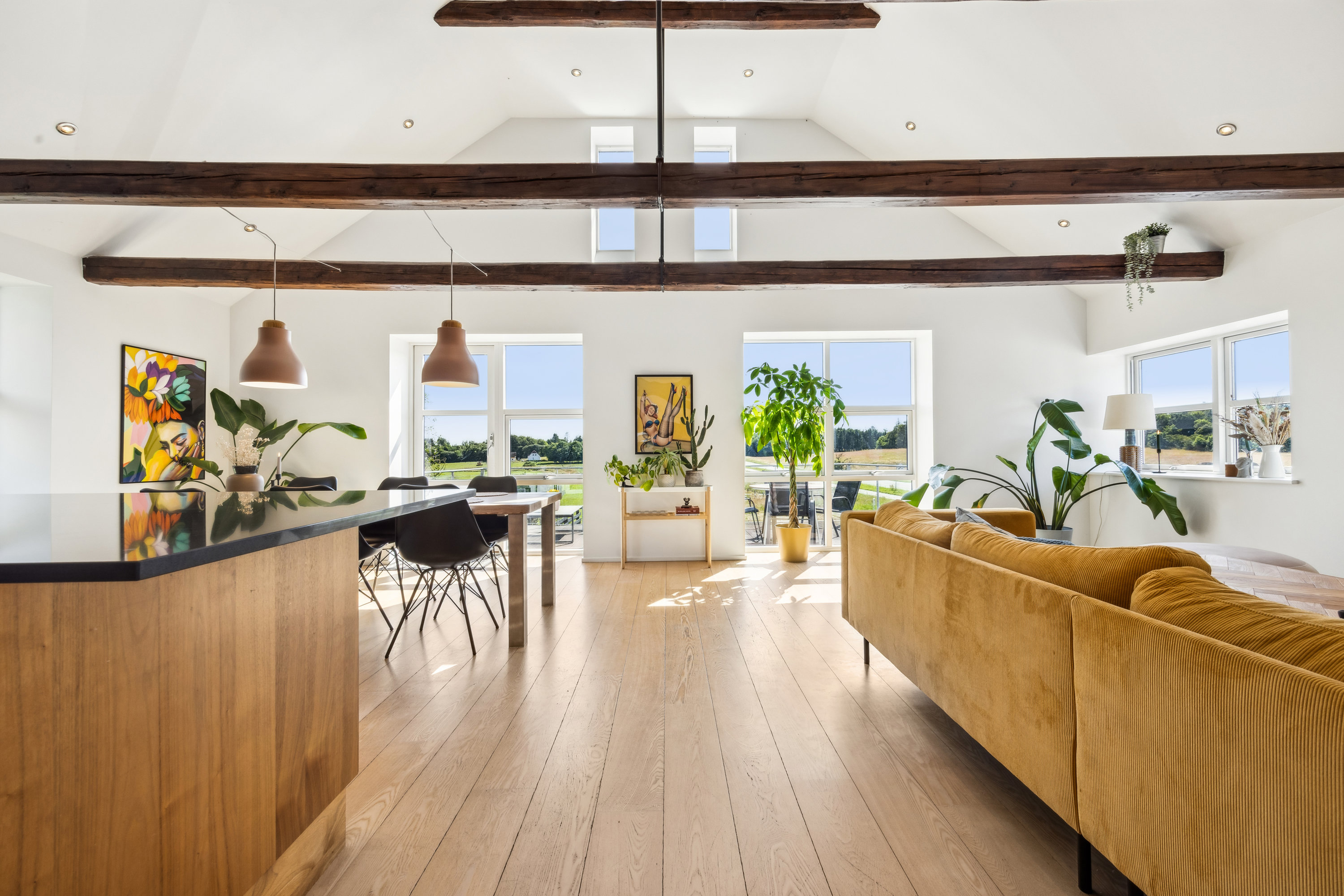 Fremhævet stue billede i fuldskærmstilstand. Billede af Vodskovvej 136, 9310 Vodskov