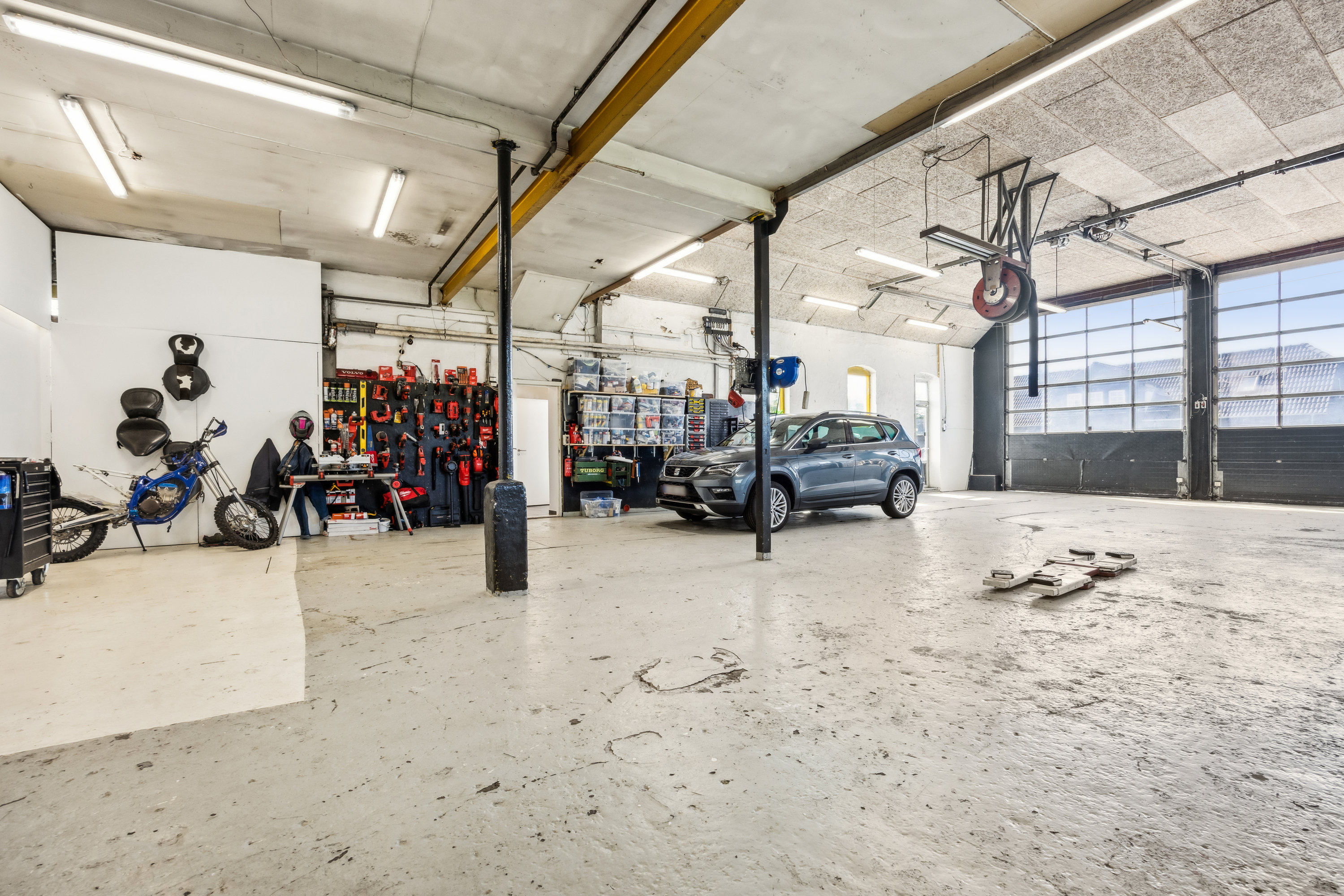 Fremhævet garage billede i fuldskærmstilstand. Billede af Vodskovvej 136, 9310 Vodskov