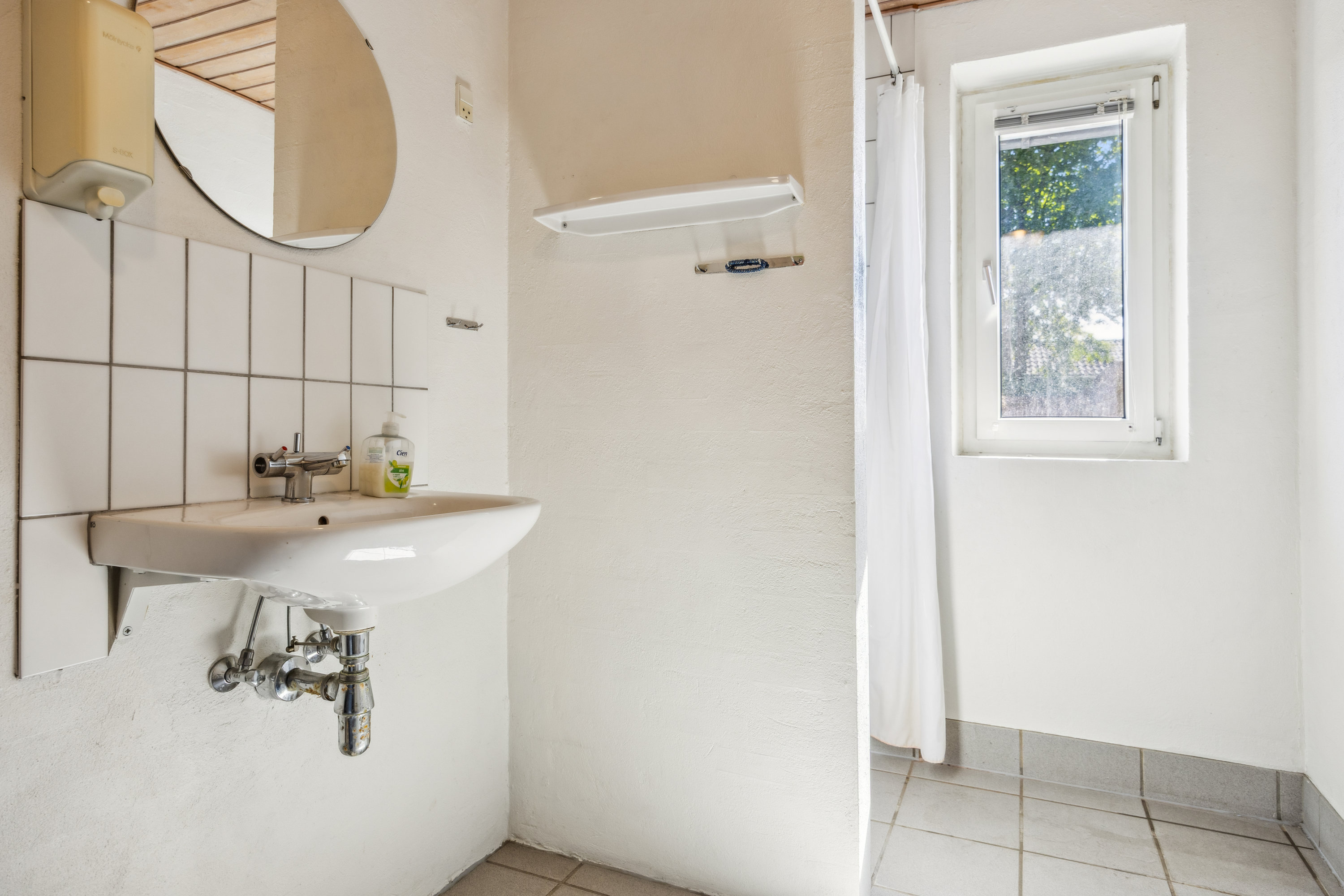 Fremhævet badeværelse billede i fuldskærmstilstand. Billede af Toftevej 38, 9440 Aabybro