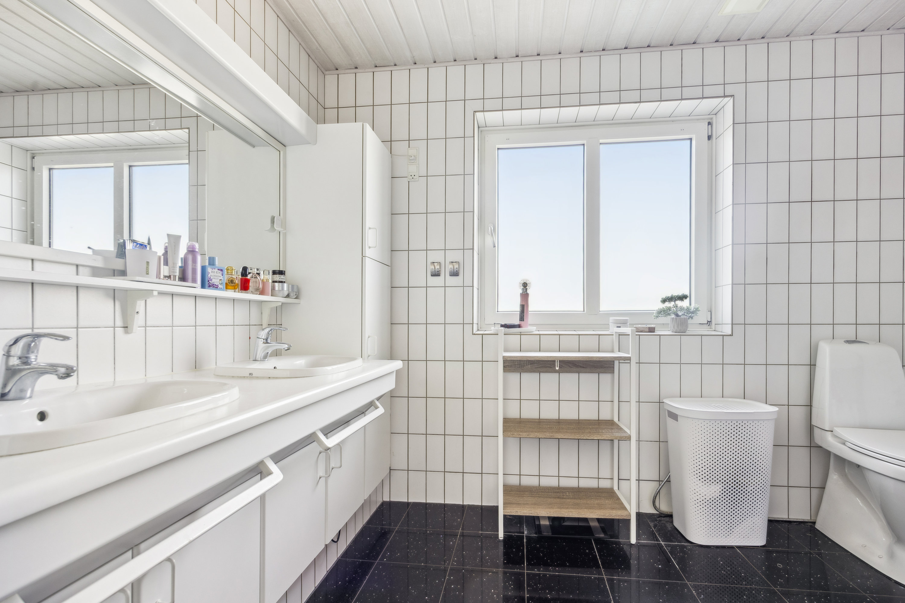 Fremhævet badeværelse billede i fuldskærmstilstand. Billede af Toftevej 38, 9440 Aabybro