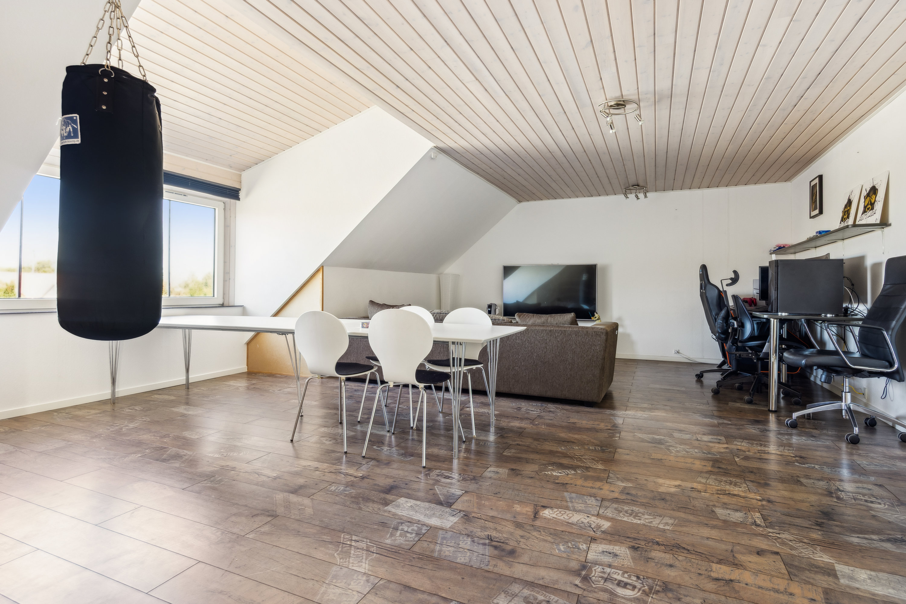 Fremhævet stue billede i fuldskærmstilstand. Billede af Toftevej 38, 9440 Aabybro