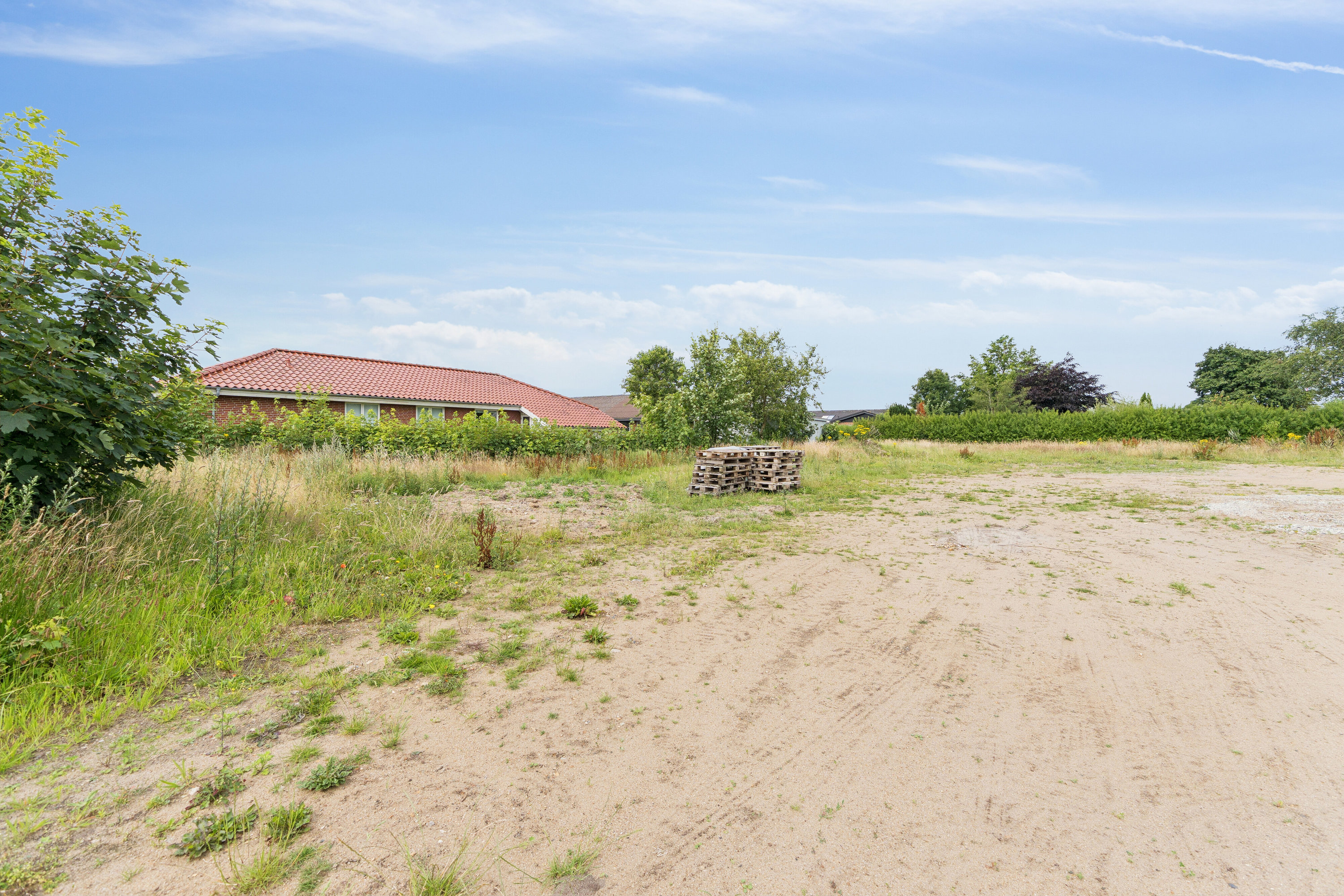 Fremhævet udendørs billede i fuldskærmstilstand. Billede af Kastanie Alle 117A, 7442 Engesvang