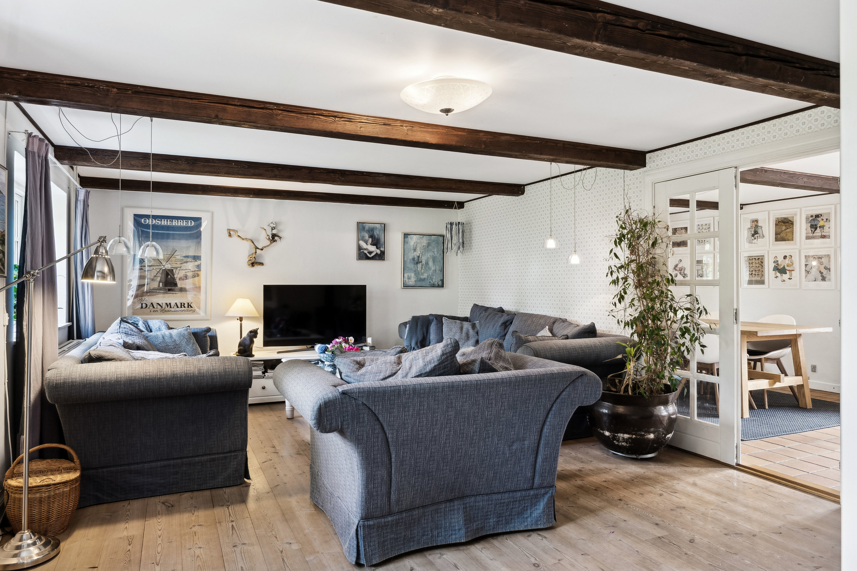 Fremhævet stue billede i fuldskærmstilstand. Billede af Egebjergvej 277, Abildøre, 4560 Vig